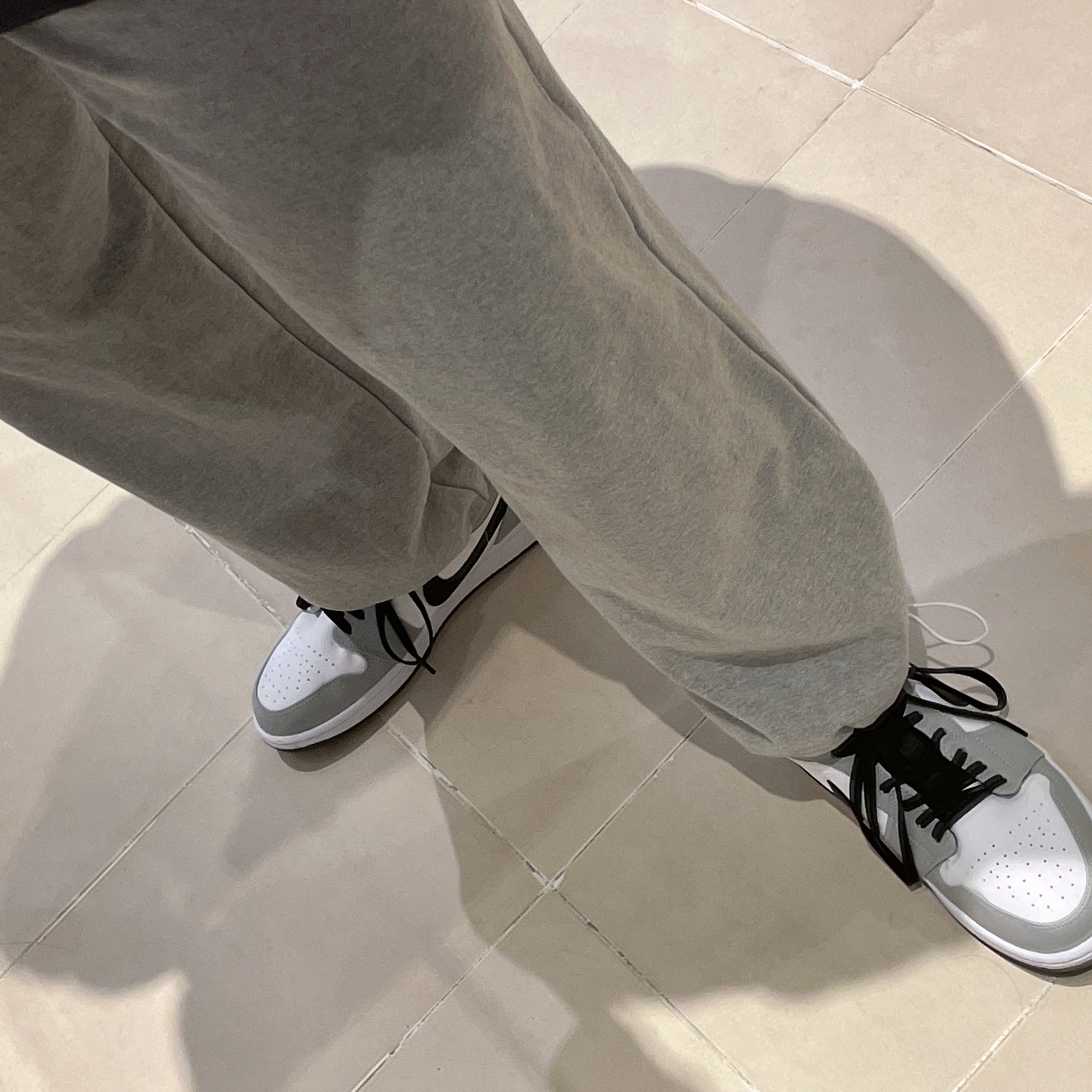 Jordan 1 Low Light Smoke Grey, (GS) Jordan 1 Low Light Smoke Grey 착용 스타일