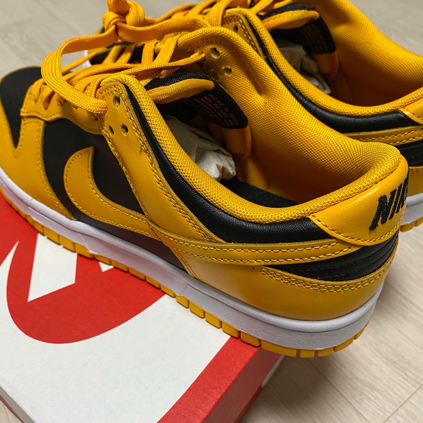 Nike Dunk Low Retro Championship Goldenrod 착용 스타일 - 4