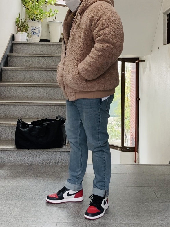 Jordan 1 Retro High OG Bred Toe 착용 스타일 - 1