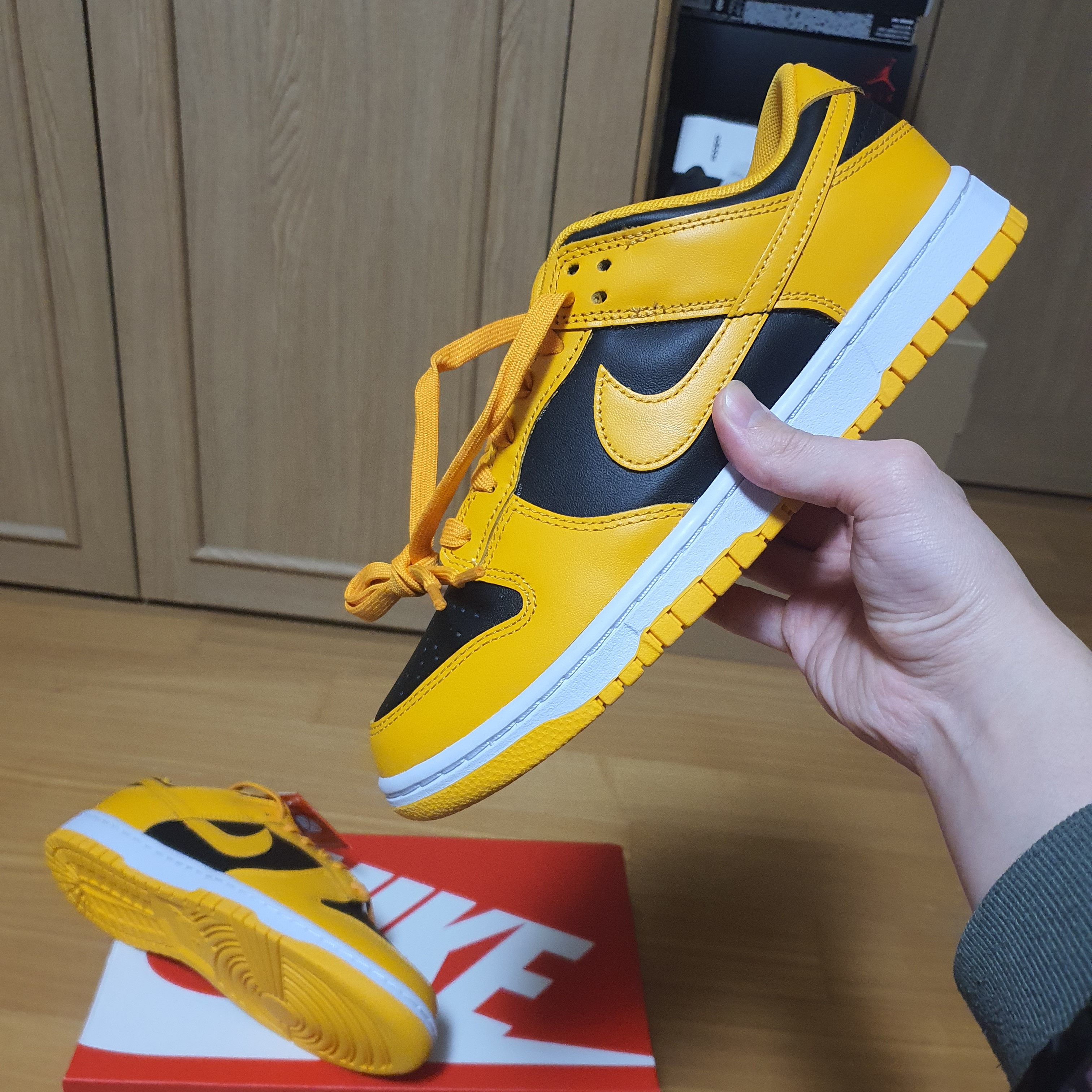 Nike Dunk Low Retro Championship Goldenrod 착용 스타일 - 5