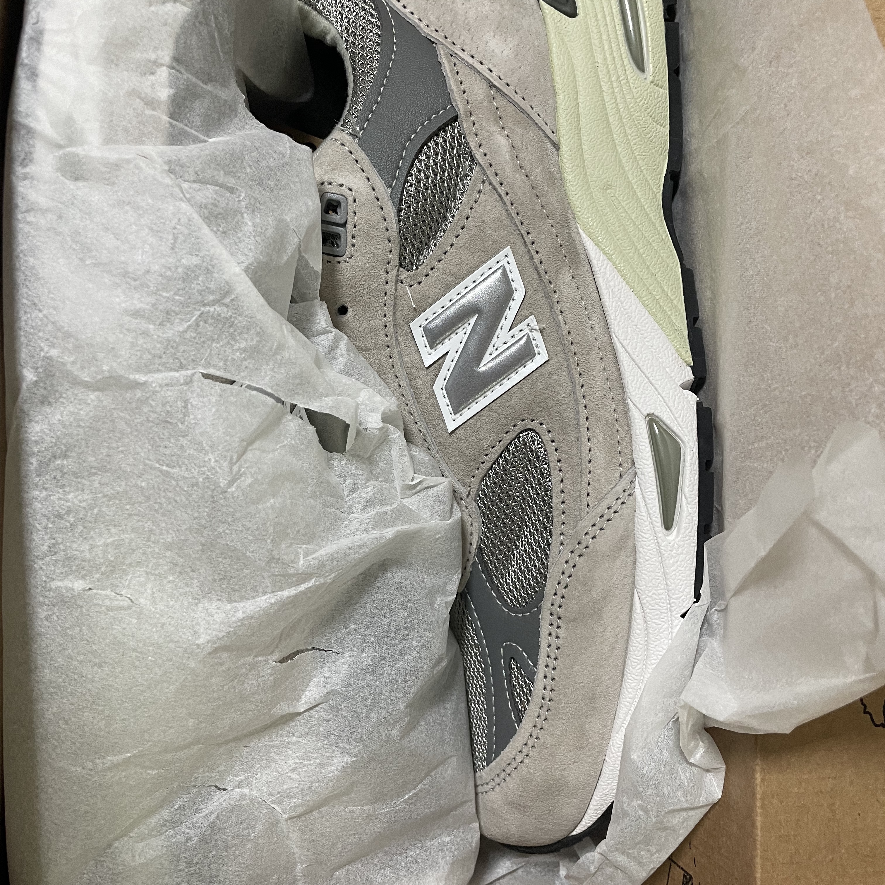 New Balance 991 Made in UK Grey 착용 스타일 - 1