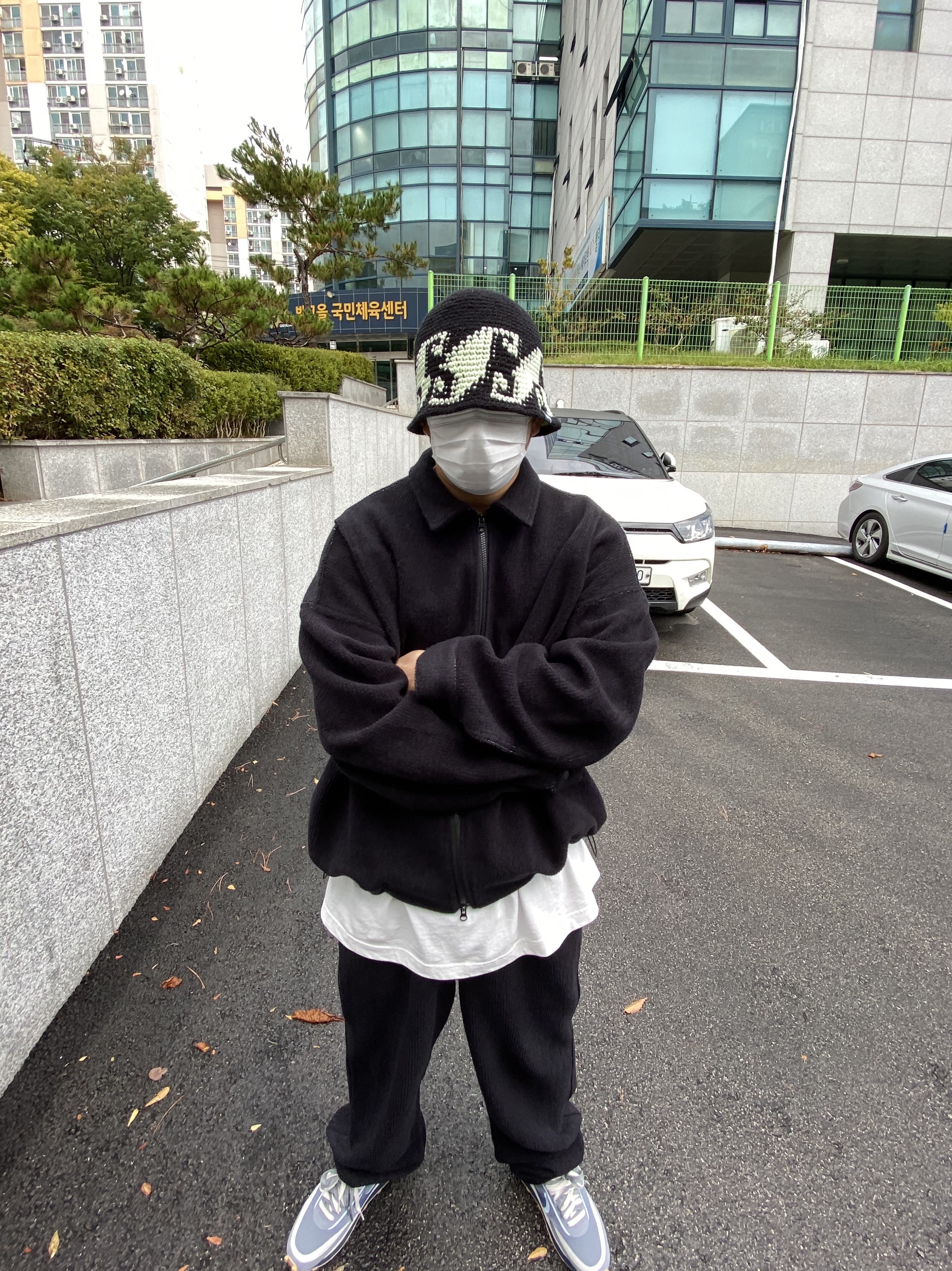 Nike x Sacai x Clot LDWaffle Cool Grey, Stussy Waves Knit Bucket Hat Black 착용 스타일 - 1