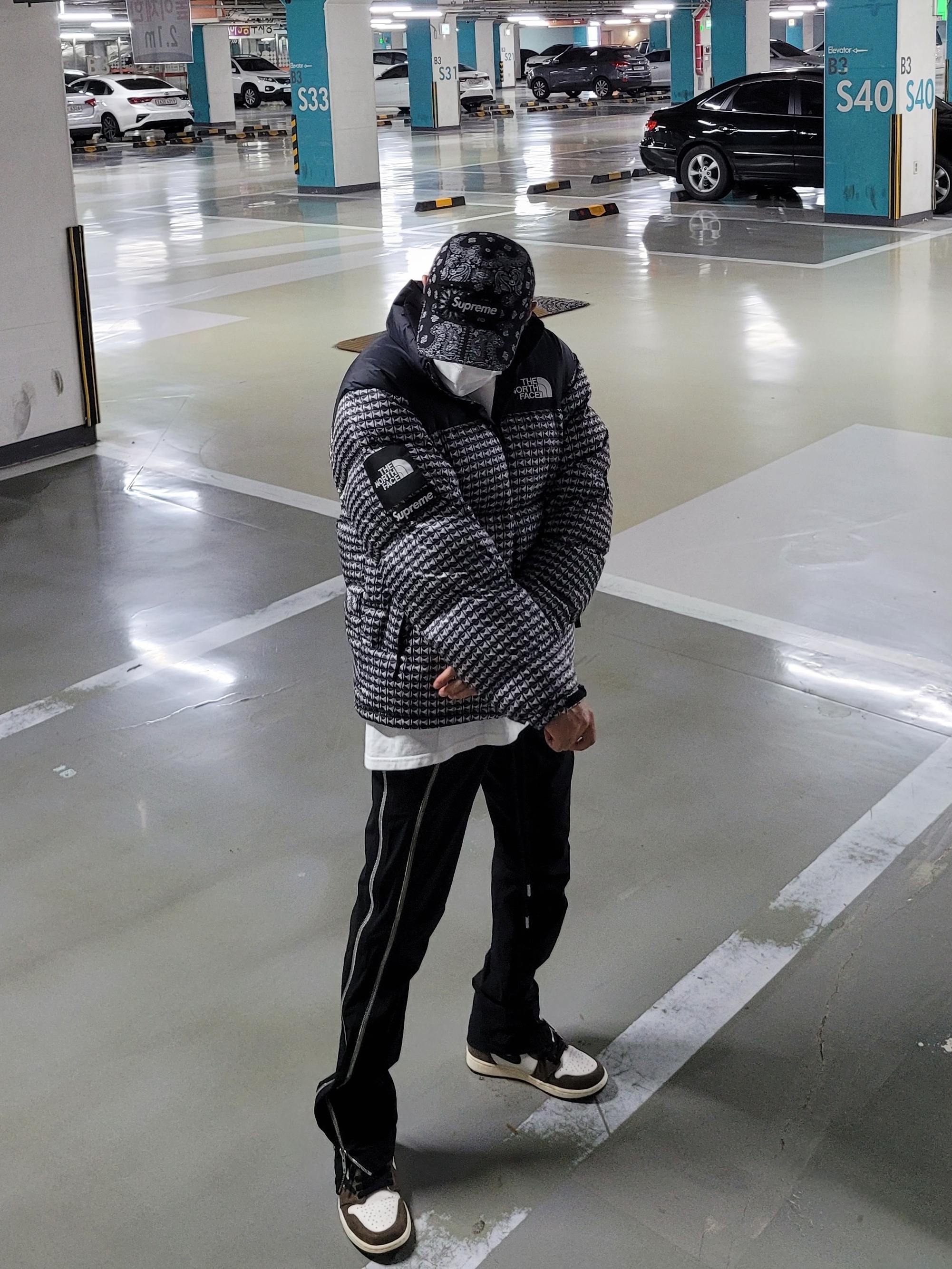 Supreme x The North Face Studded Nuptse Jacket Black - 21SS, Supreme Bandana Camp Cap Black - 21SS 착용 스타일