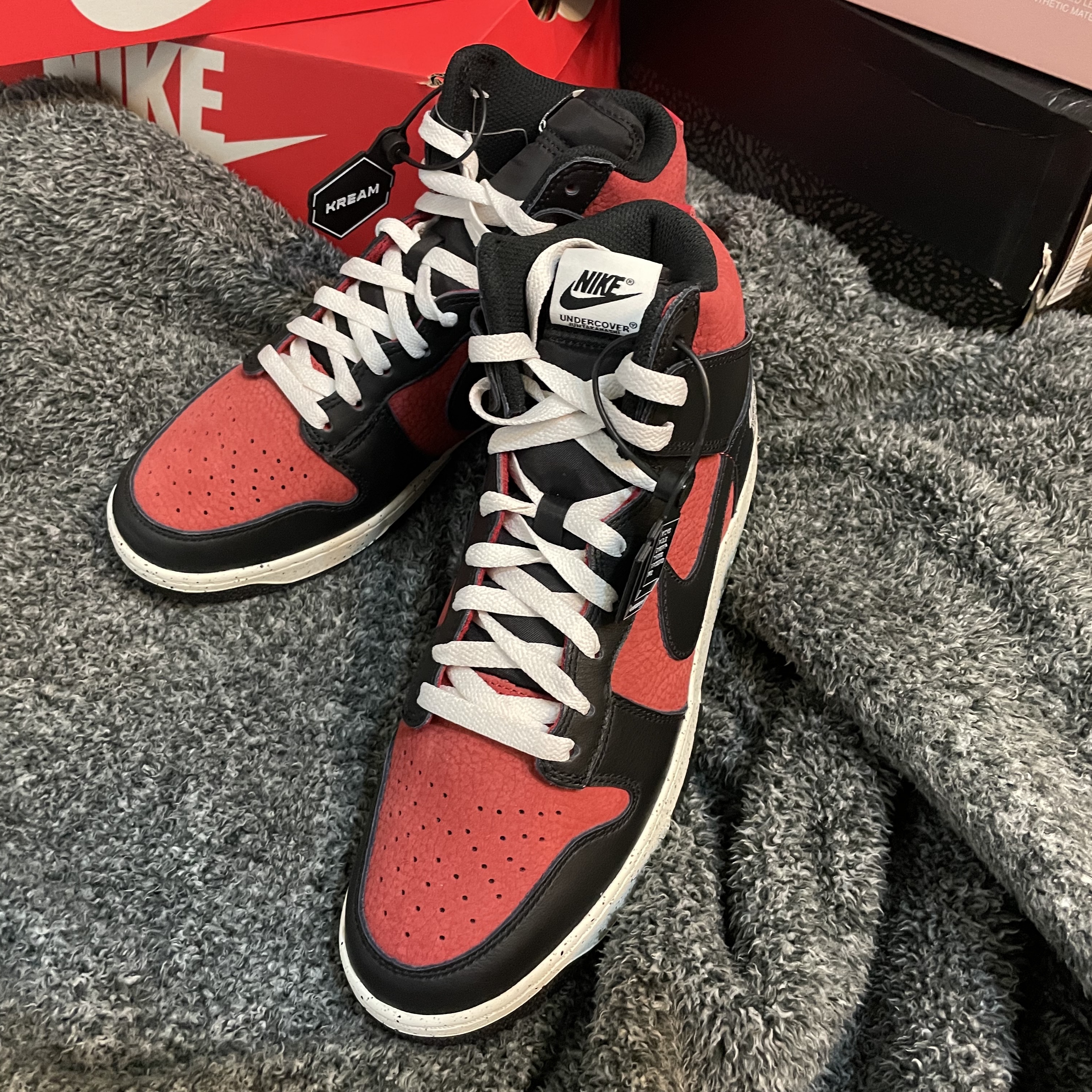 Nike x Undercover Dunk High 1985 Gym Red 착용 스타일 - 2