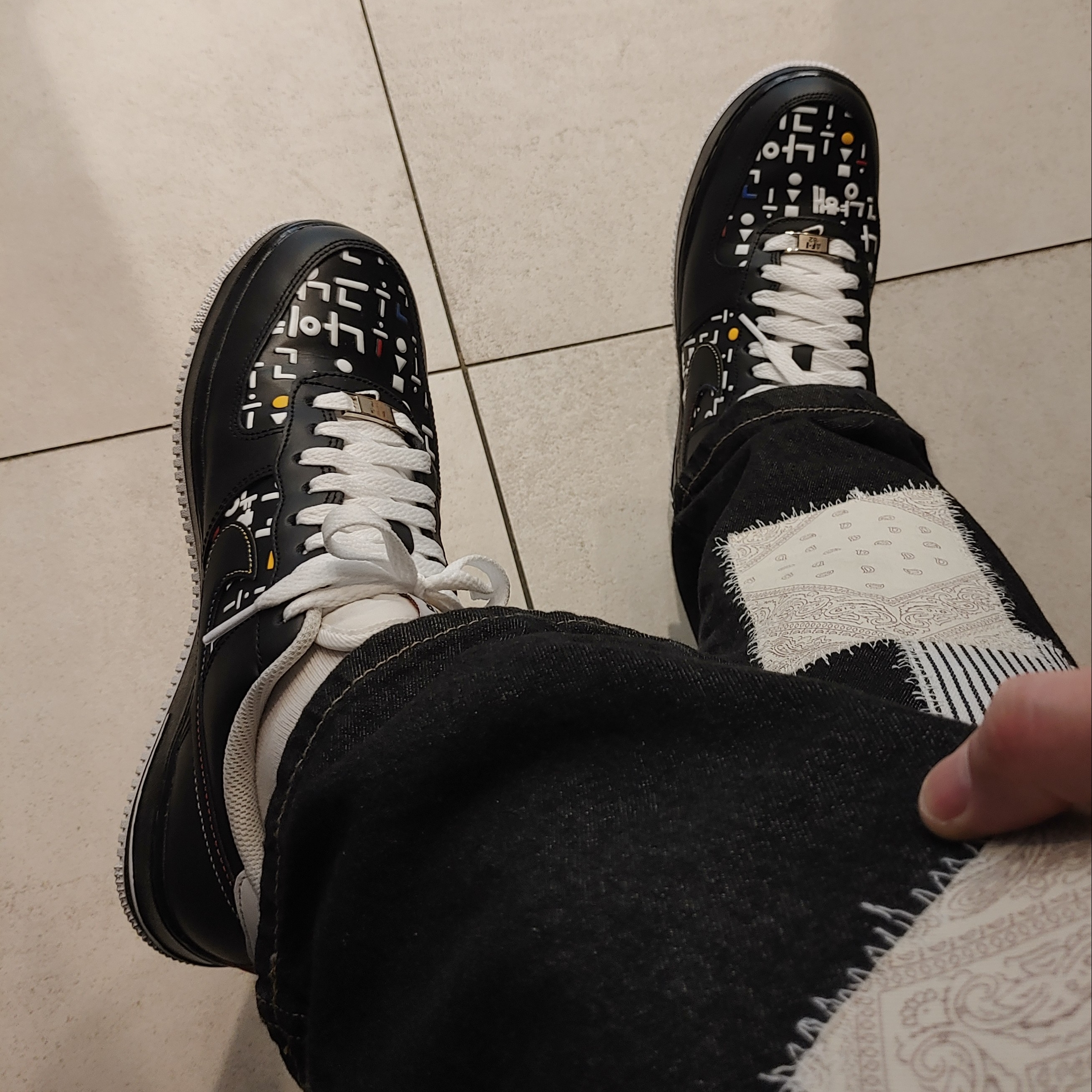 Nike Air Force 1 '07 LV8 Hangul Day 착용 스타일 - 2