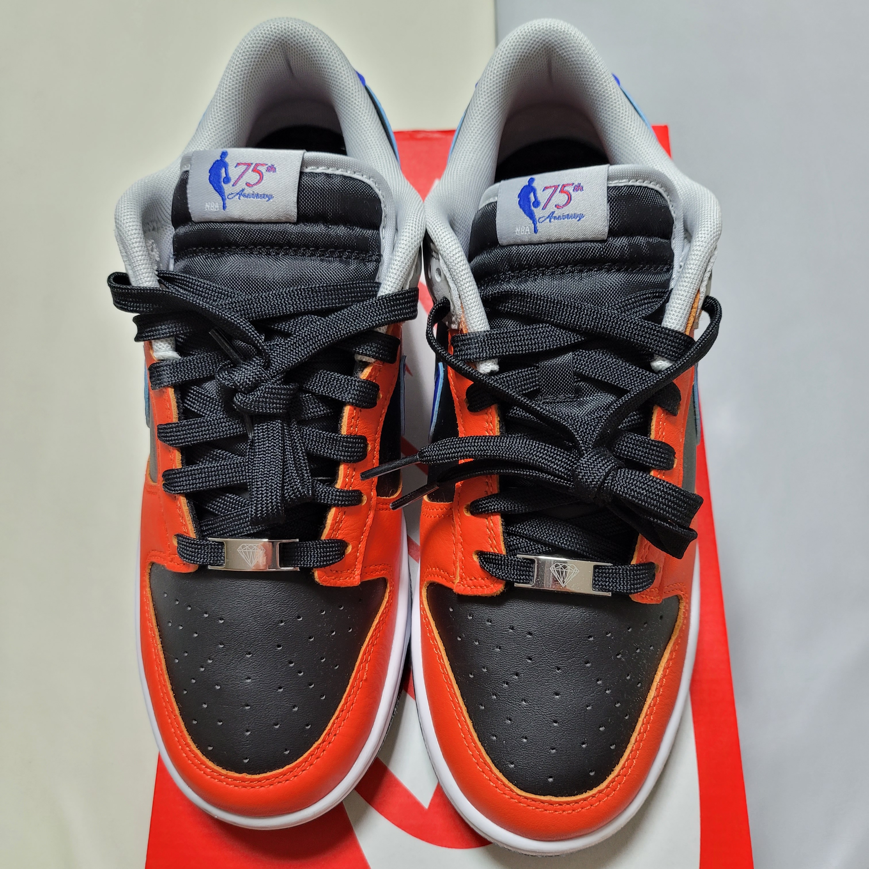 Nike x NBA Dunk Low Retro EMB Racer Blue and Orange 착용 스타일 - 3