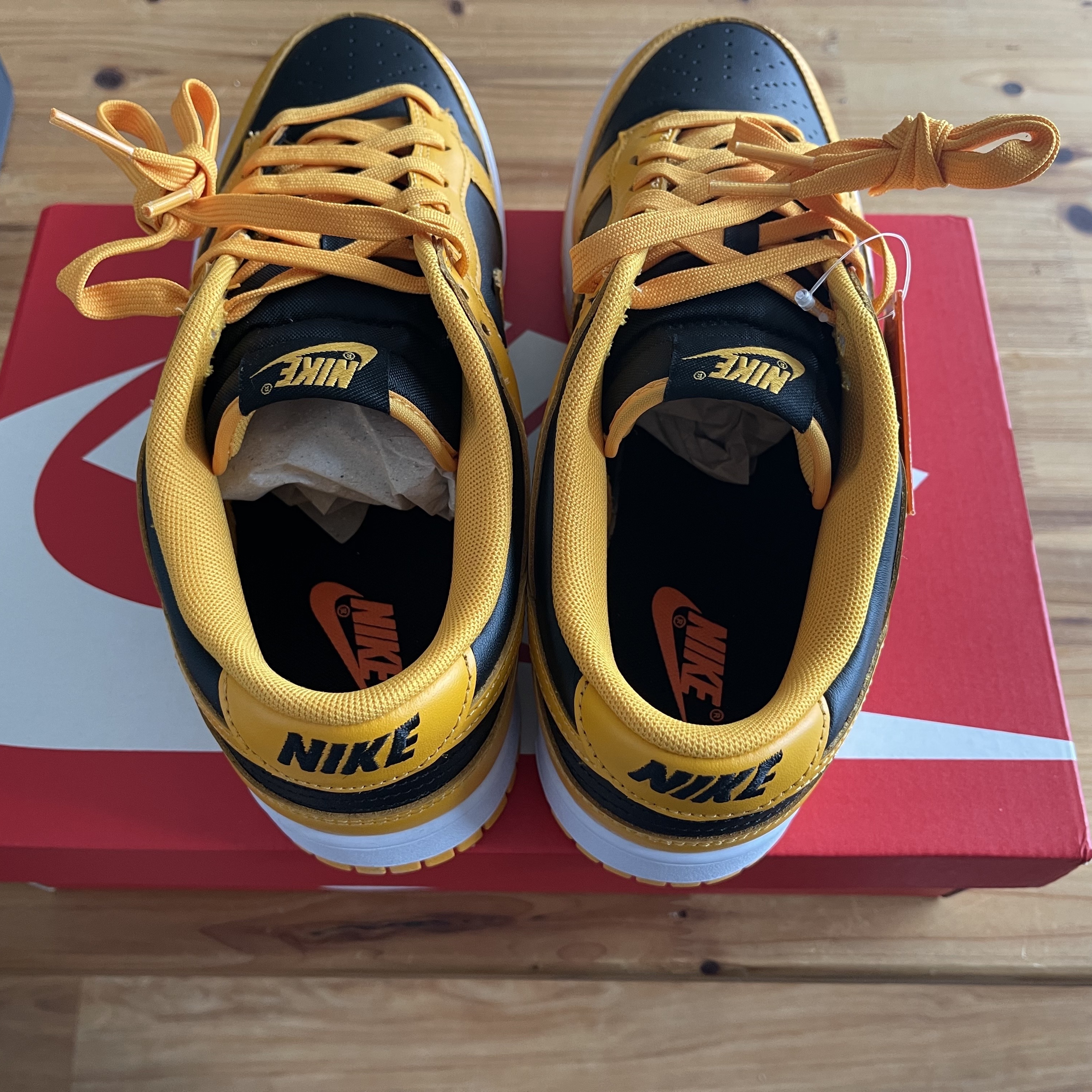 Nike Dunk Low Retro Championship Goldenrod 착용 스타일 - 2
