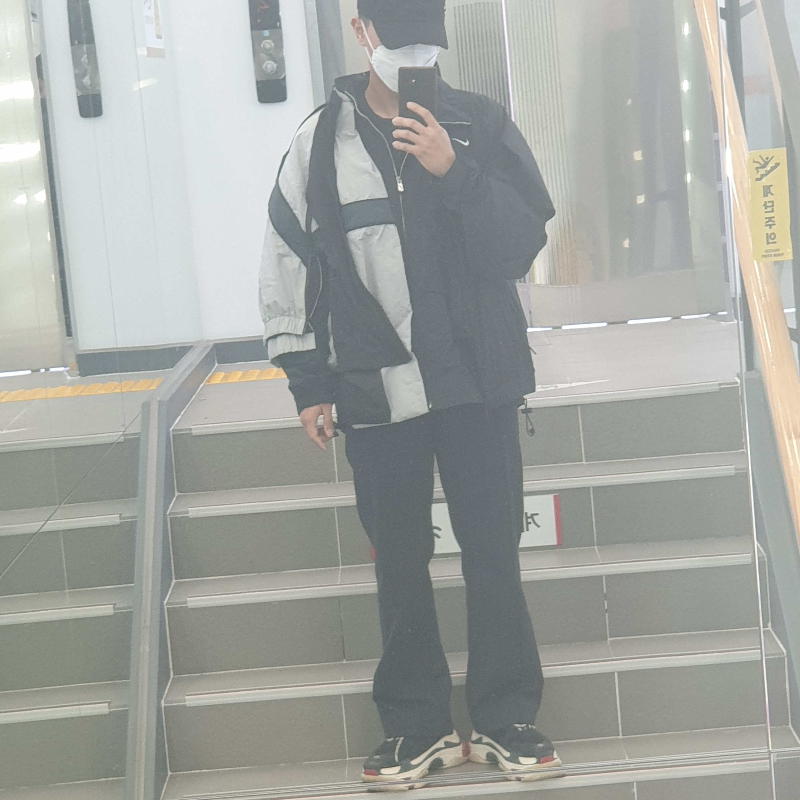 Nike M NRG DH Jacket Black, Balenciaga Triple S Trainer Black Red 2018 착용 스타일