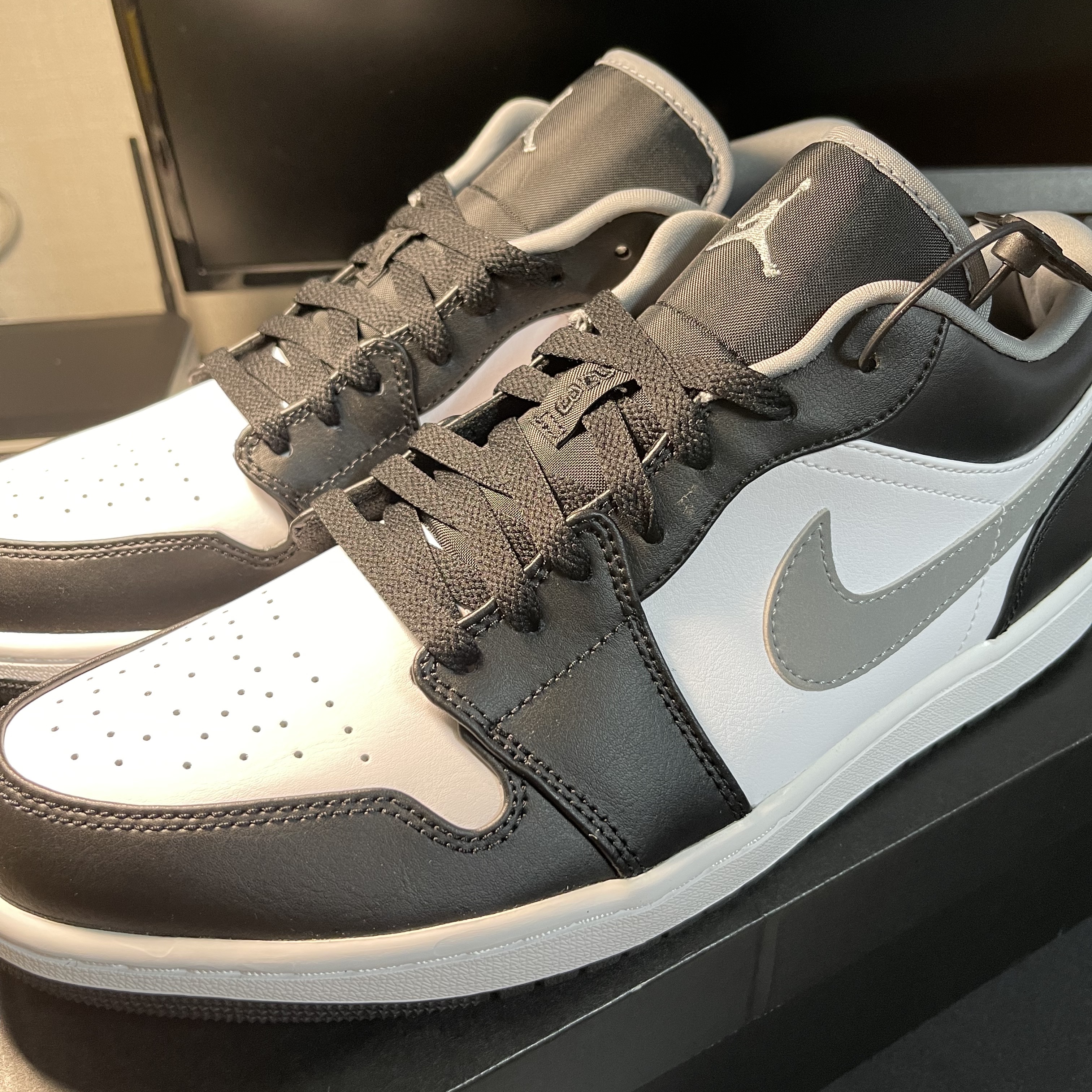 Jordan 1 Low Black Particle Grey 착용 스타일