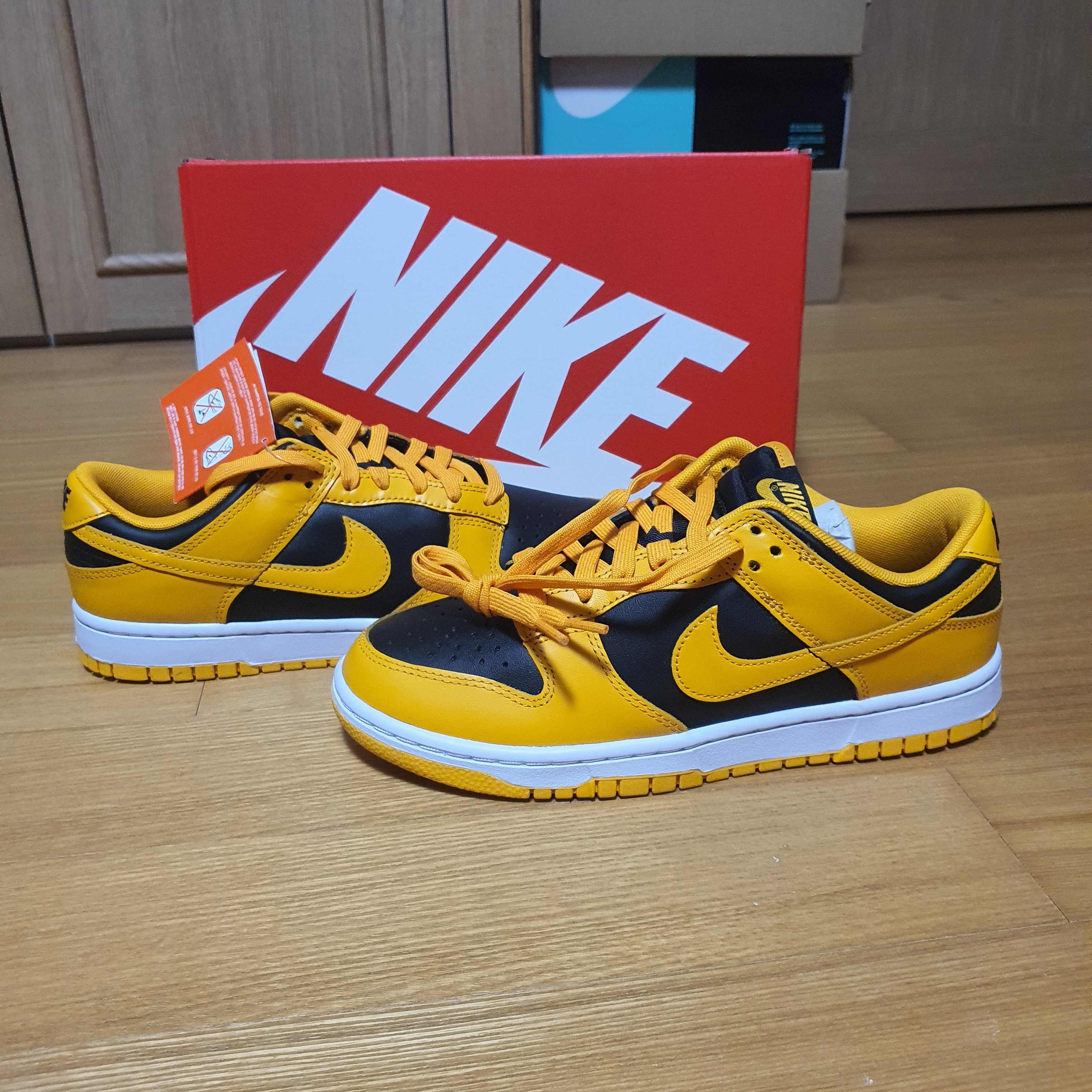 Nike Dunk Low Retro Championship Goldenrod 착용 스타일 - 3