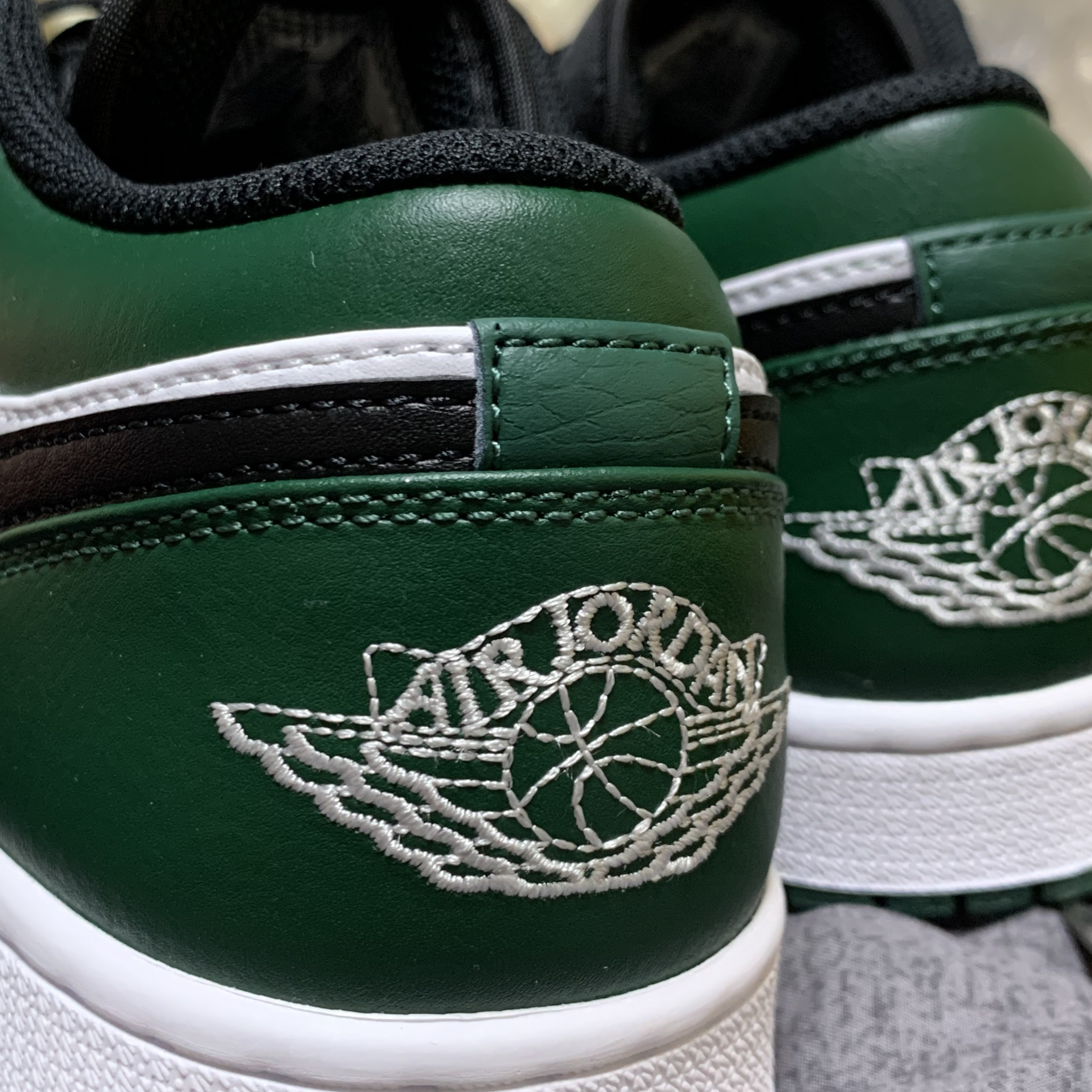 Jordan 1 Low Green Toe 착용 스타일 - 3