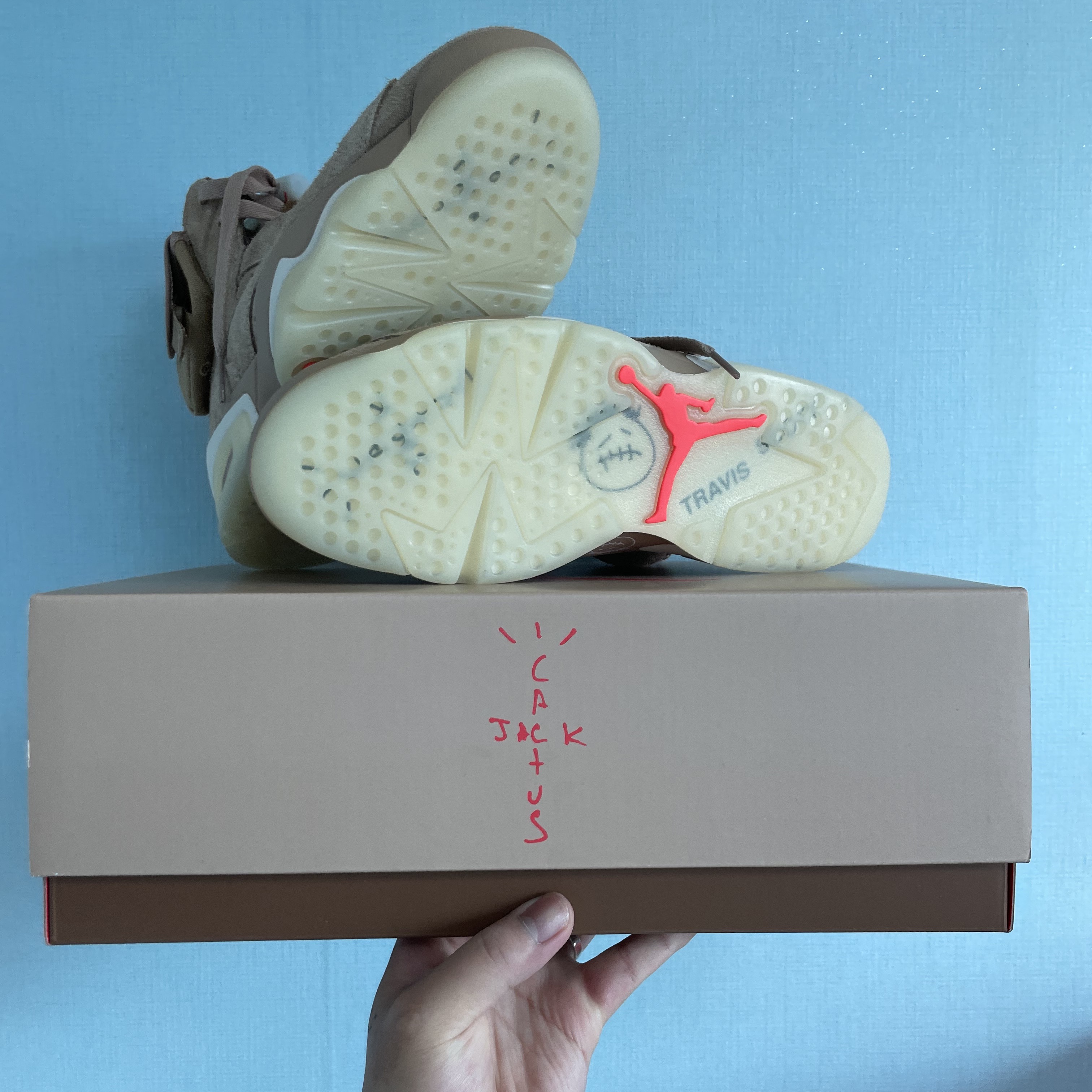 Jordan 6 x Travis Scott Retro SP British Khaki 착용 스타일 - 3