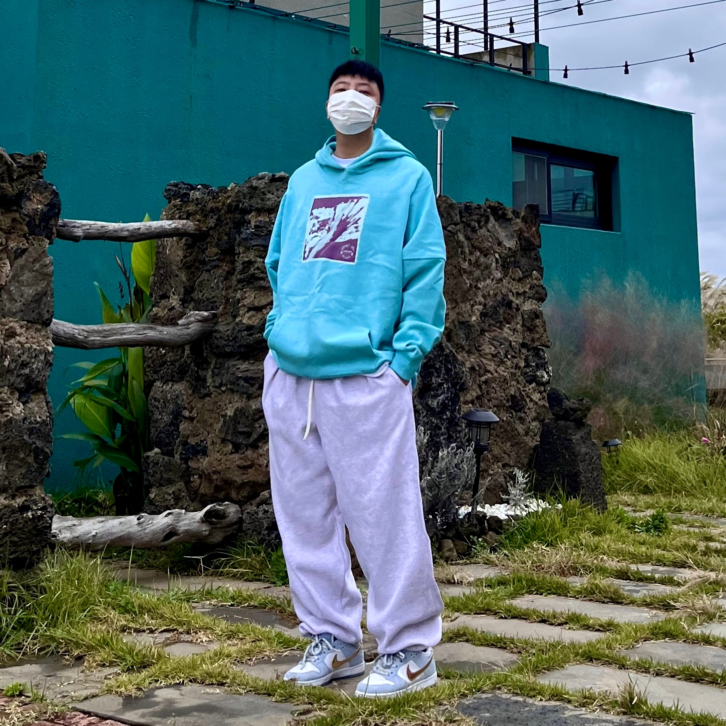 Nike x Sean Cliver SB Dunk Low Holiday Special 착용 스타일