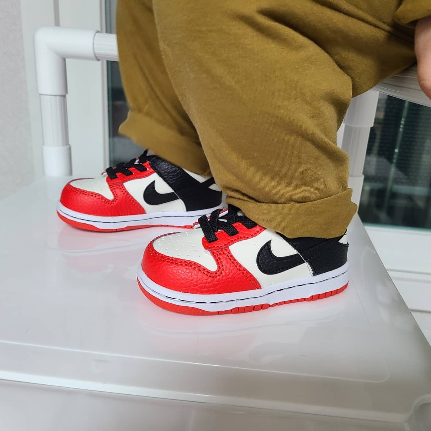 (TD) Nike x NBA Dunk Low Black and Chile Red 착용 스타일 - 3