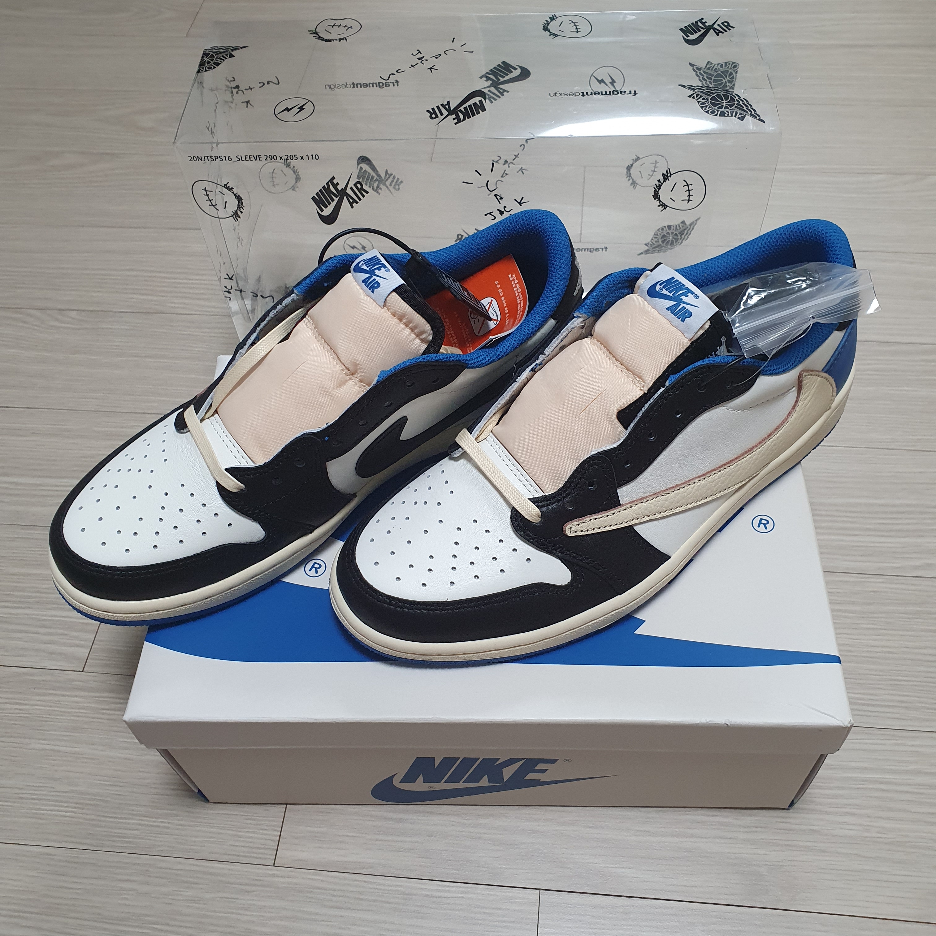 Jordan 1 x Travis Scott x Fragment Retro Low OG SP Military Blue 착용 스타일 - 3