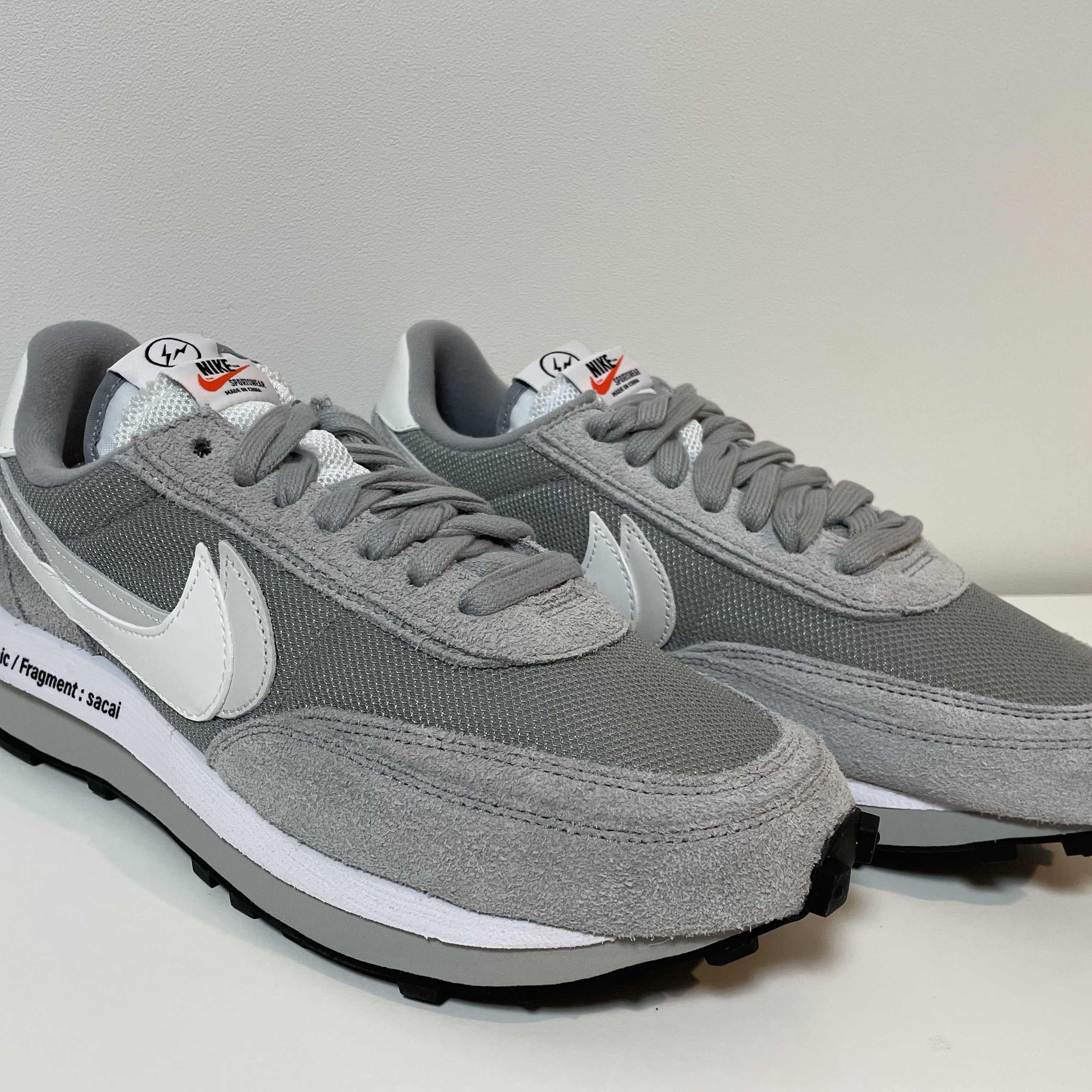 Nike x Sacai x Fragment LDWaffle Light Smoke Grey 착용 스타일 - 2