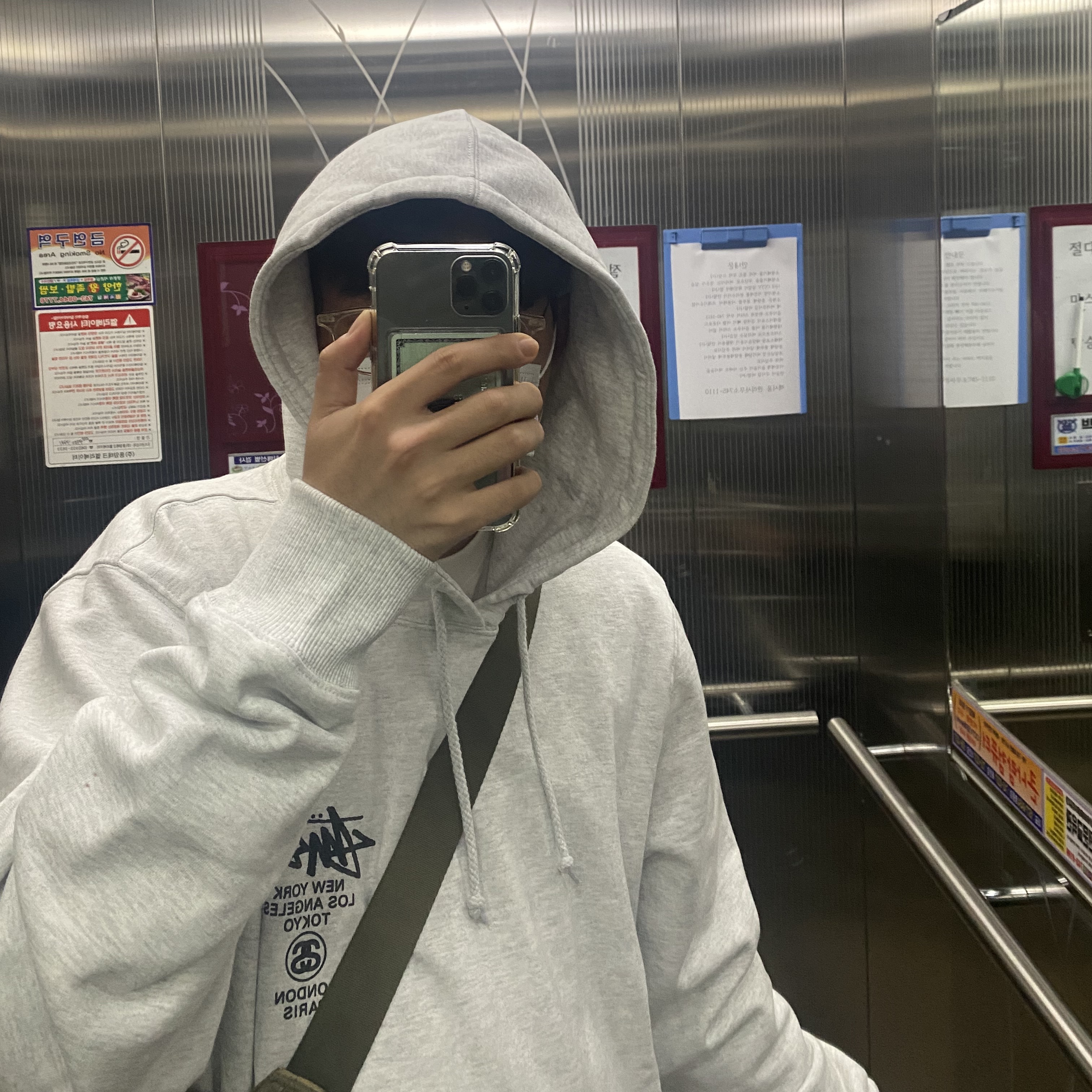 Stussy World Tour Hoodie Ash Heather 2021 착용 스타일