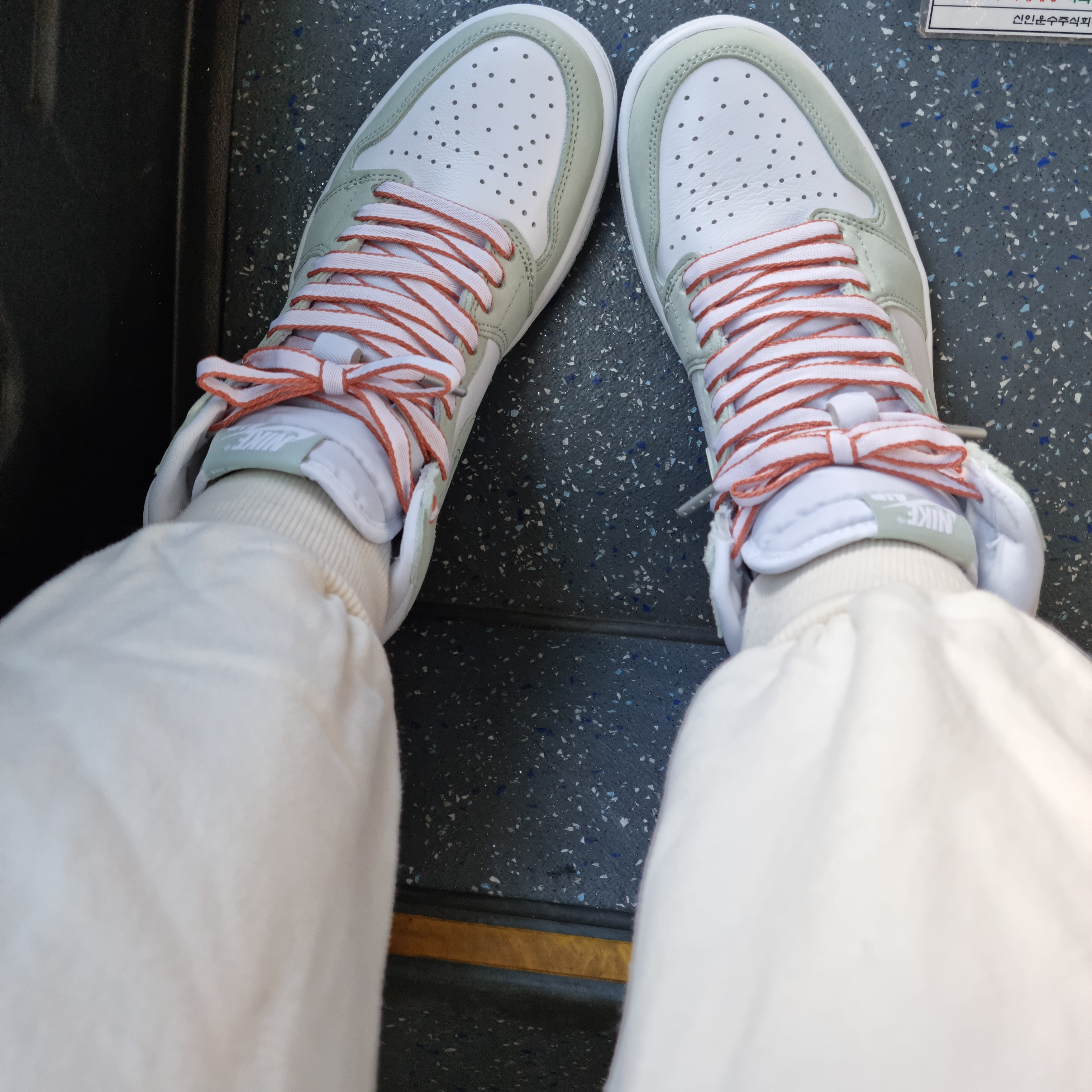 (W) Jordan 1 Retro High OG Seafoam 착용 스타일 - 2