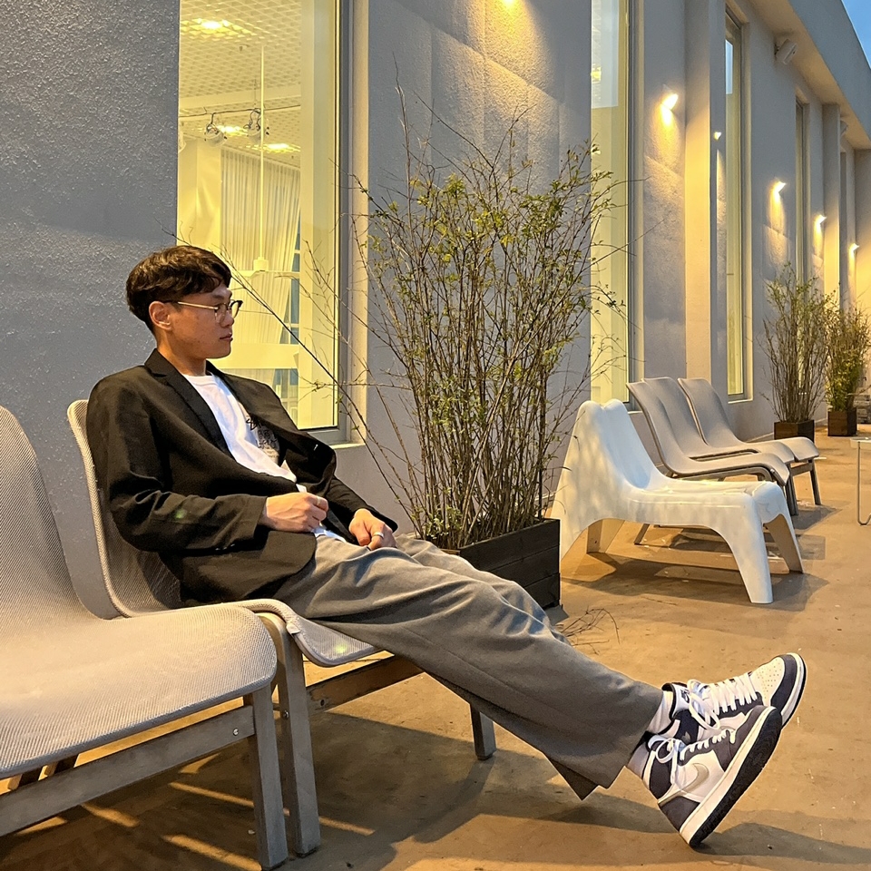 Jordan 1 Retro High OG CO.JP Midnight Navy, Stussy x Our Legacy Surfman T-Shirt White - 21SS 착용 스타일 - 2