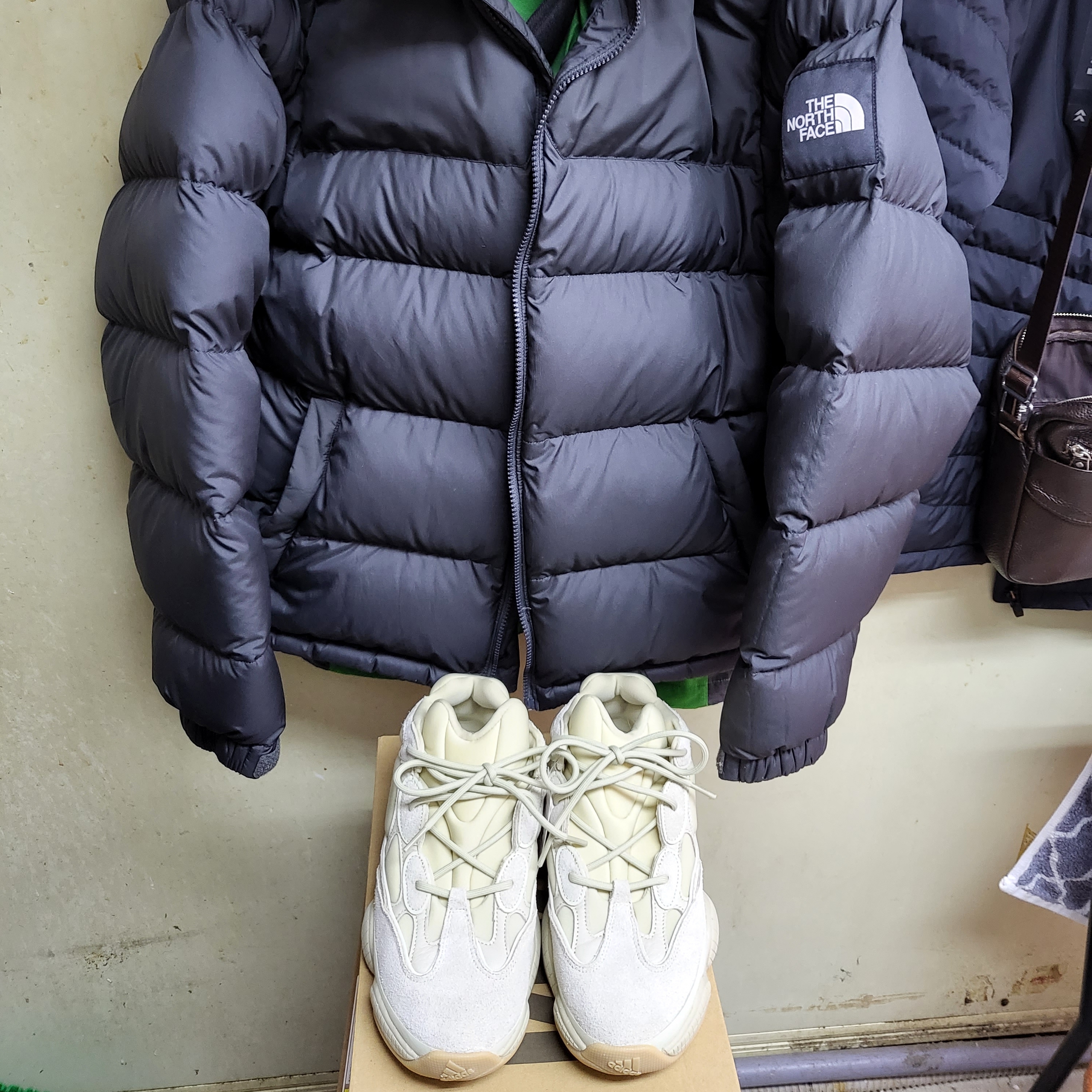 Adidas Yeezy 500 Stone 착용 스타일 - 5
