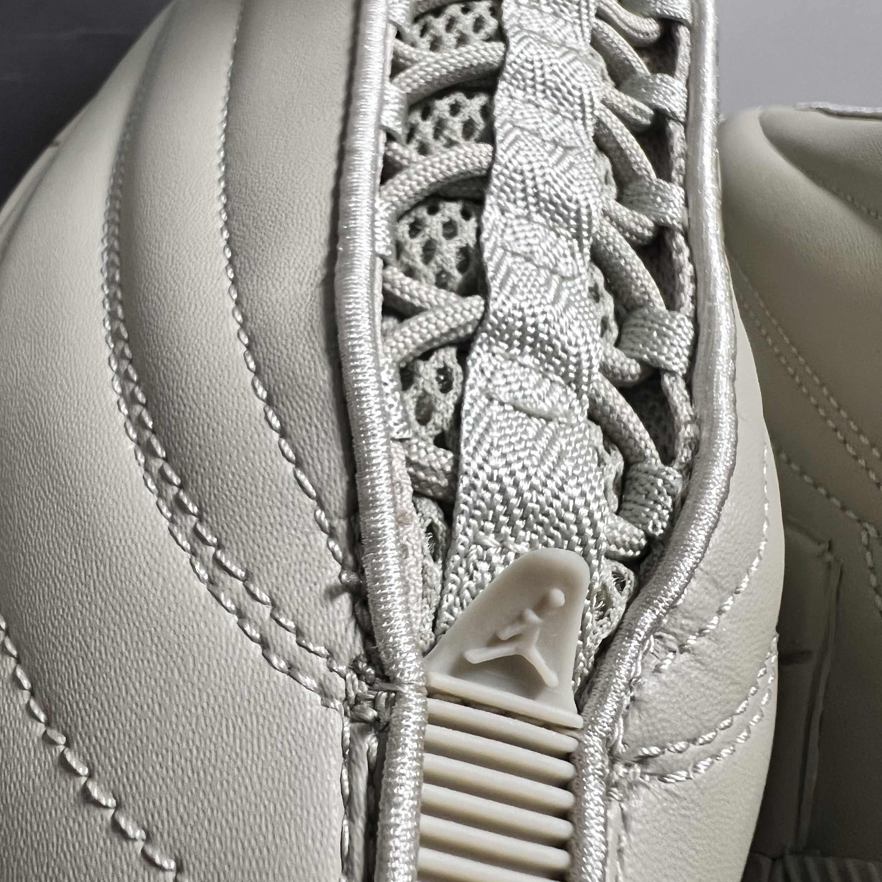 (W) Jordan 15 x Billie Eilish Retro SP Beige 착용 스타일 - 5