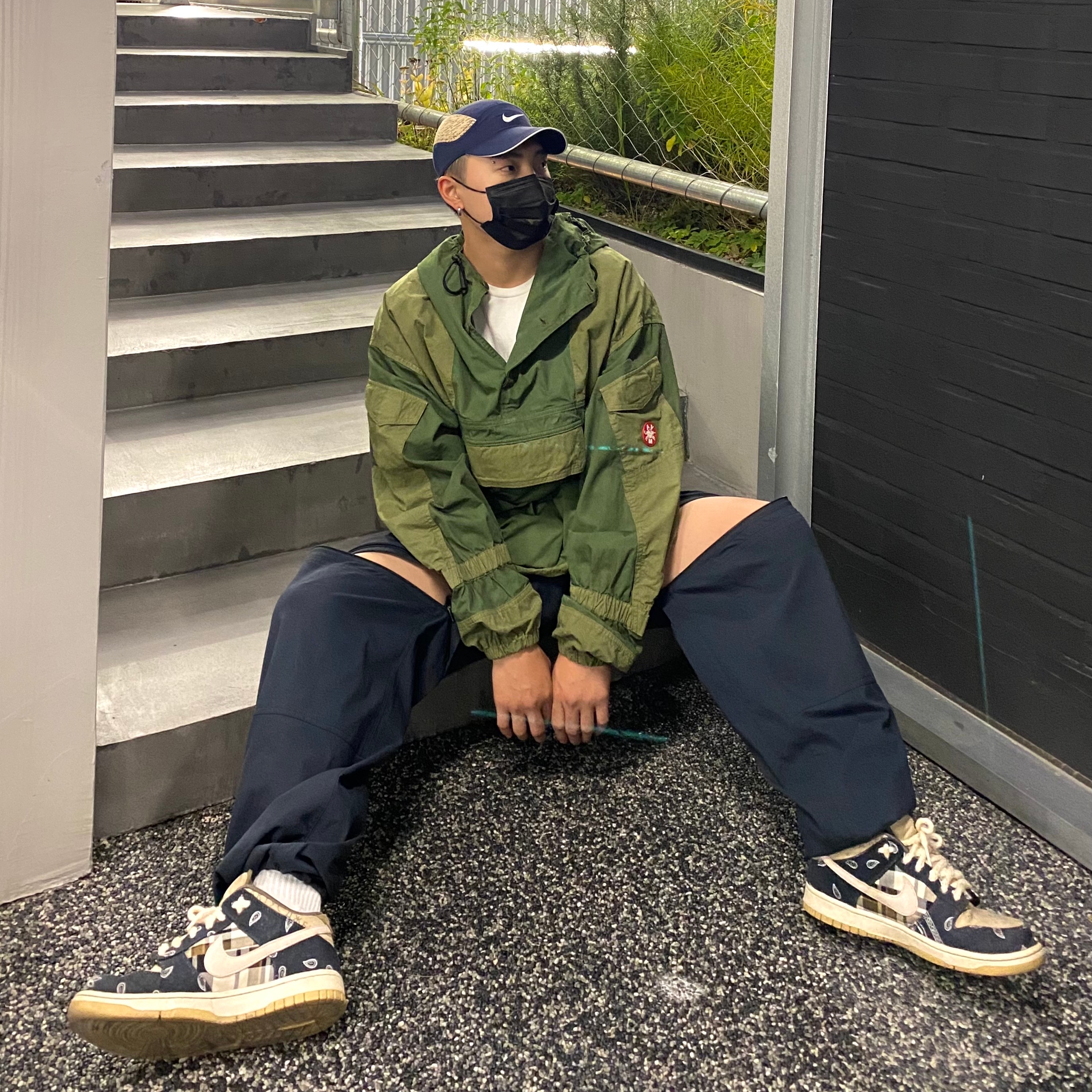 Nike x Travis Scott SB Dunk Low, Nike x Cav Empt Tailwind Running Cap Navy 착용 스타일 - 1