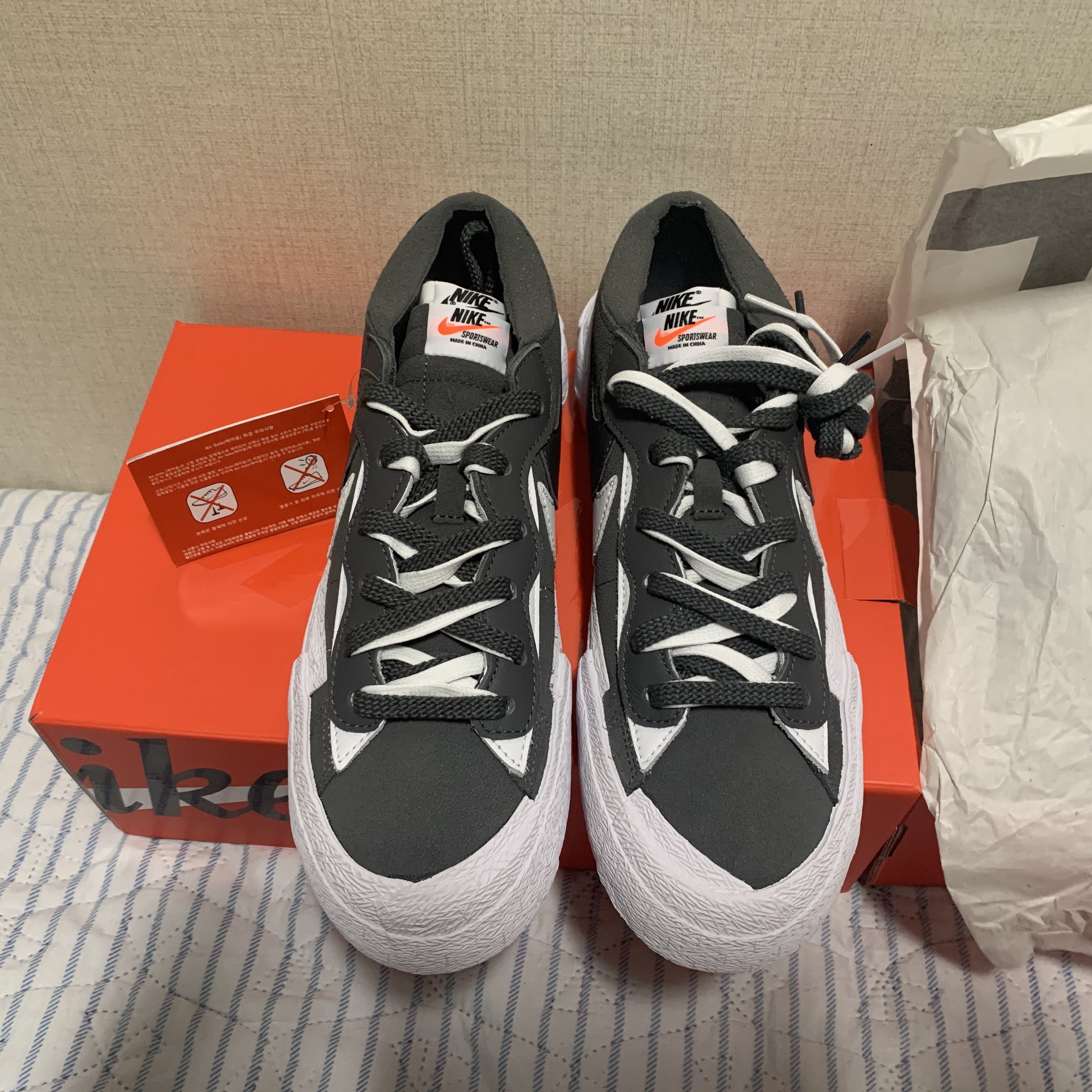 Nike x Sacai Blazer Low Iron Grey 착용 스타일 - 3