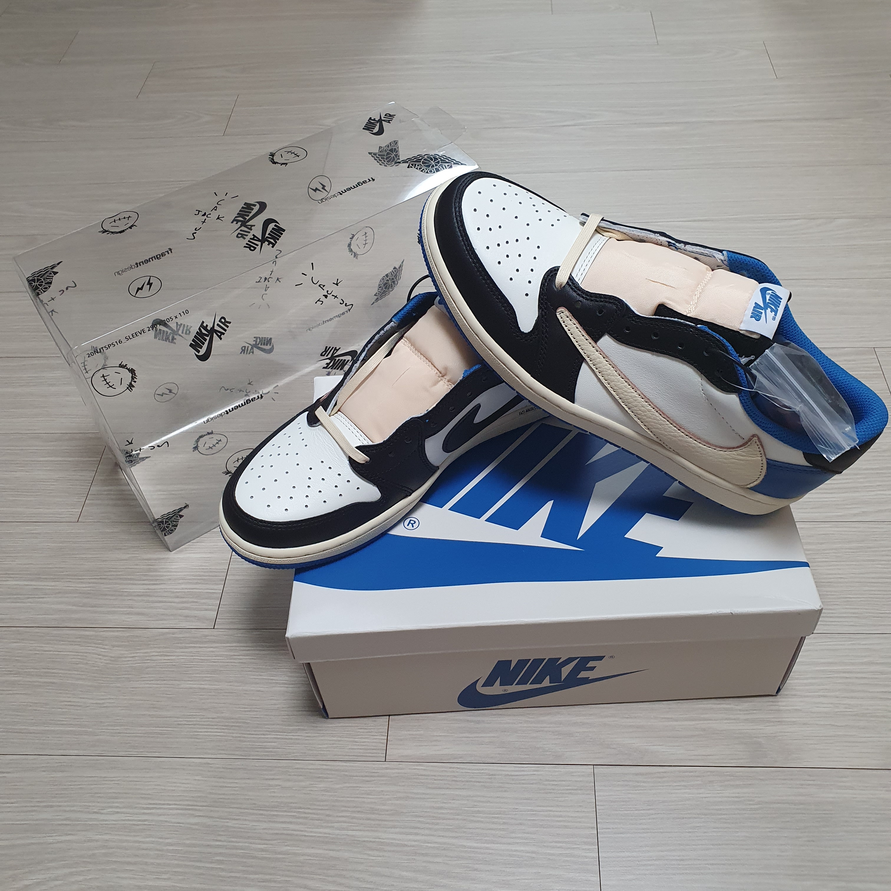 Jordan 1 x Travis Scott x Fragment Retro Low OG SP Military Blue 착용 스타일 - 4