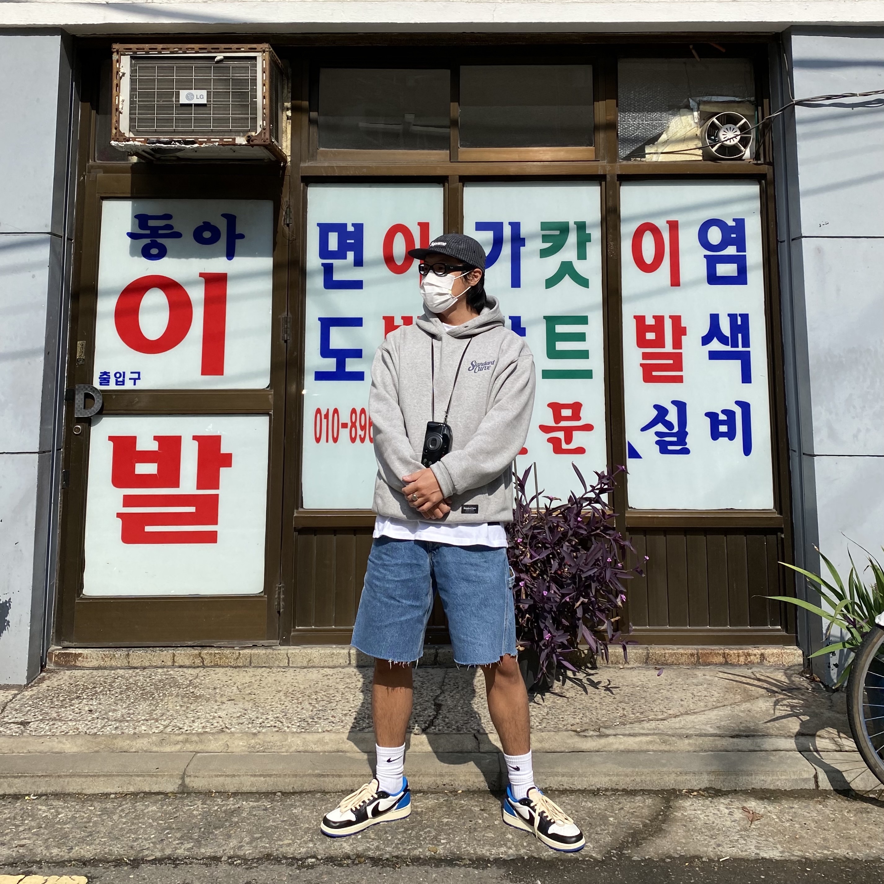 Jordan 1 x Travis Scott x Fragment Retro Low OG SP Military Blue 착용 스타일 - 2