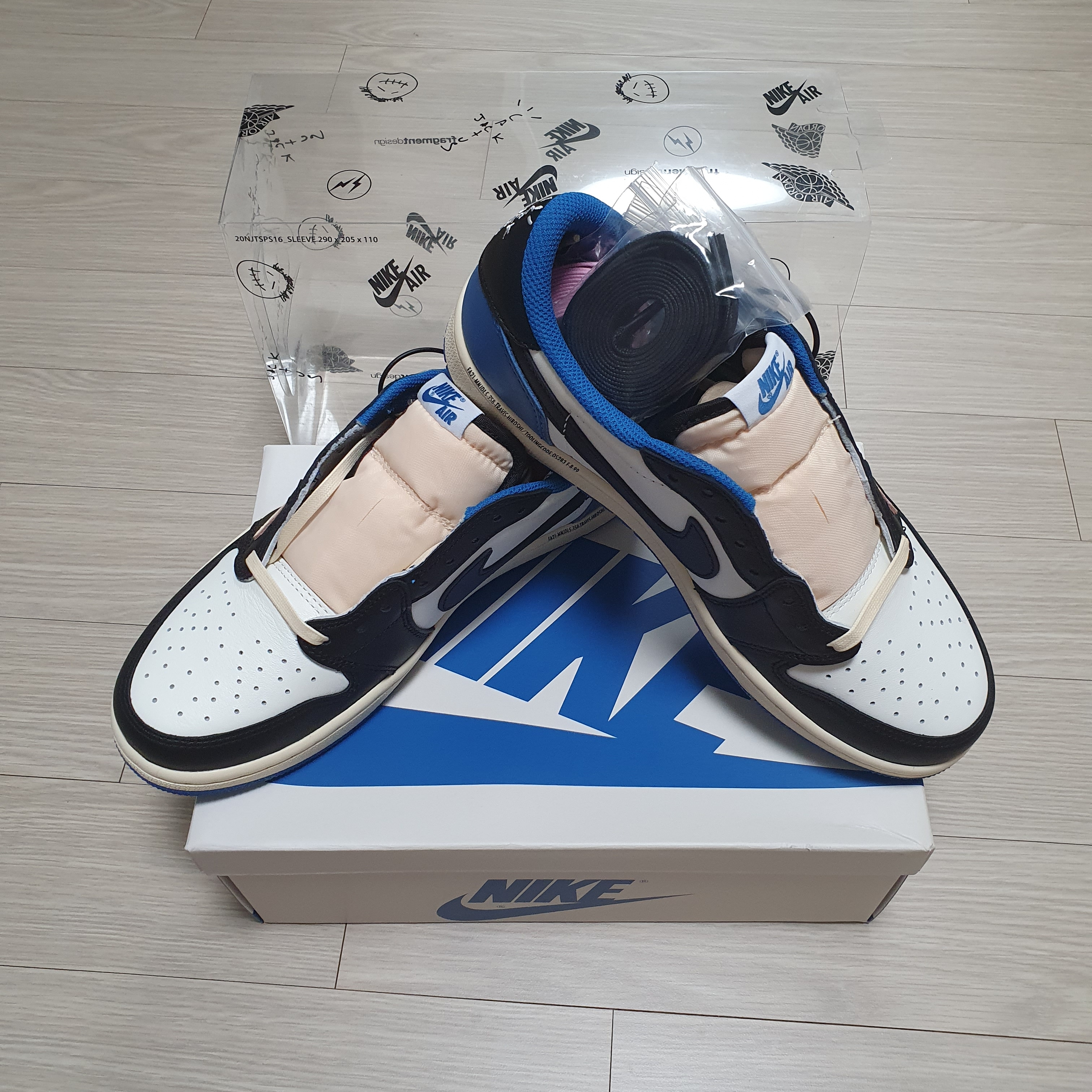 Jordan 1 x Travis Scott x Fragment Retro Low OG SP Military Blue 착용 스타일 - 2