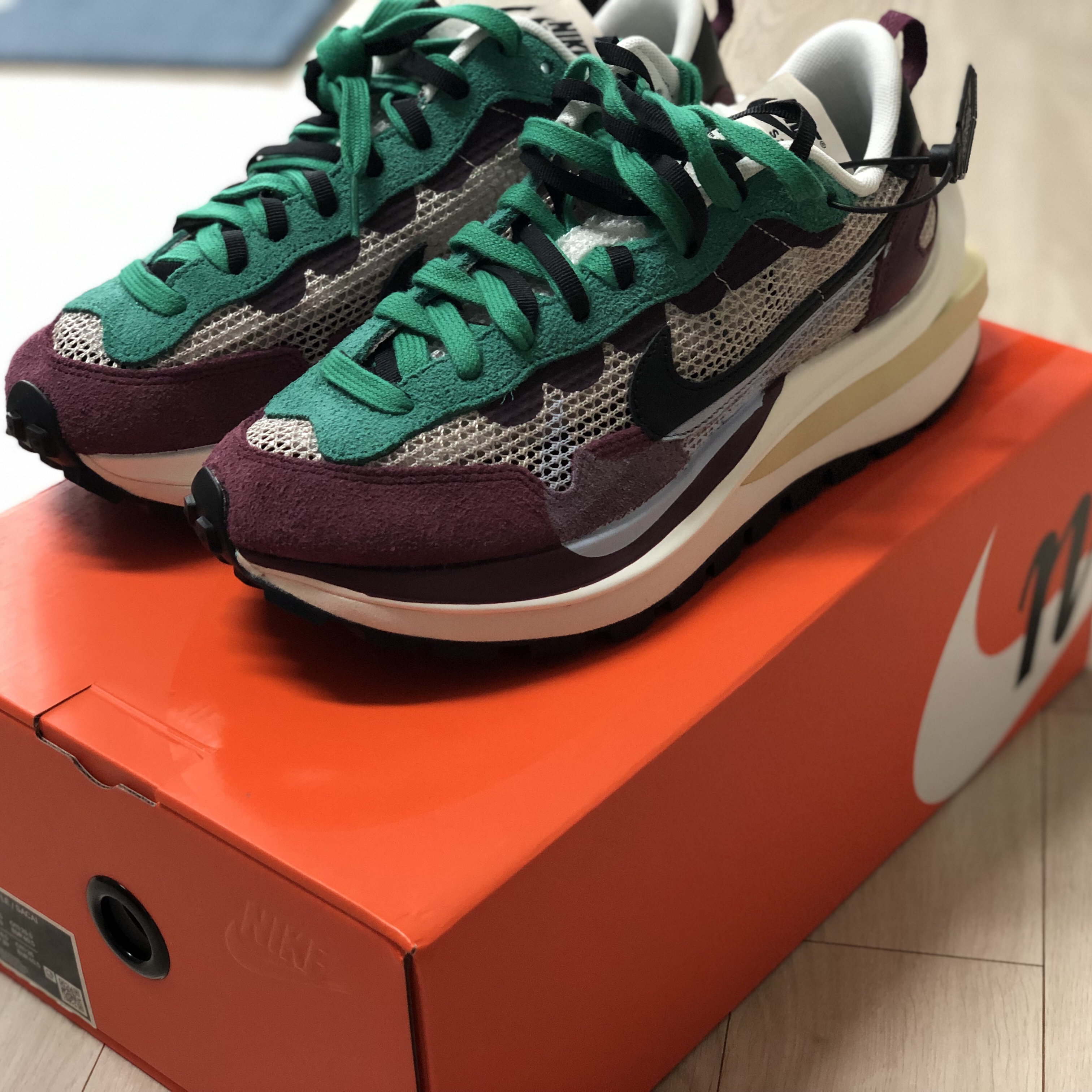 Nike x Sacai VaporWaffle String & Black Villain Red 착용 스타일