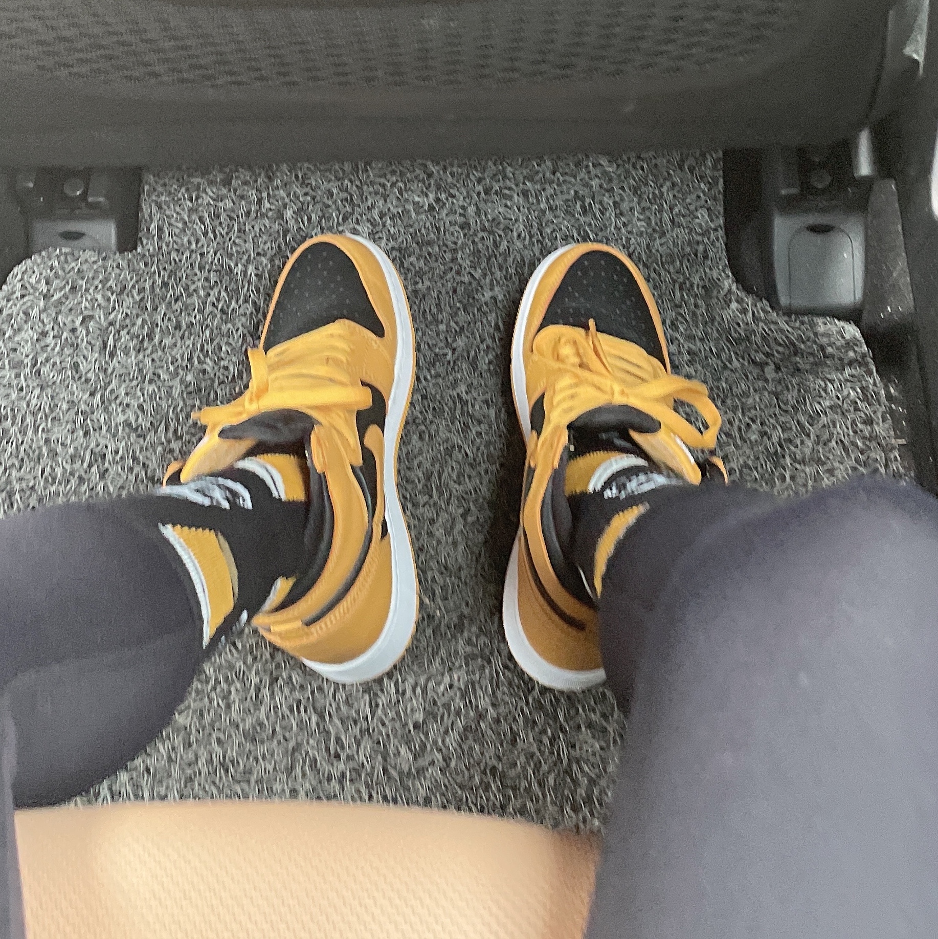 (GS) Jordan 1 Retro High OG Pollen 착용 스타일 - 1