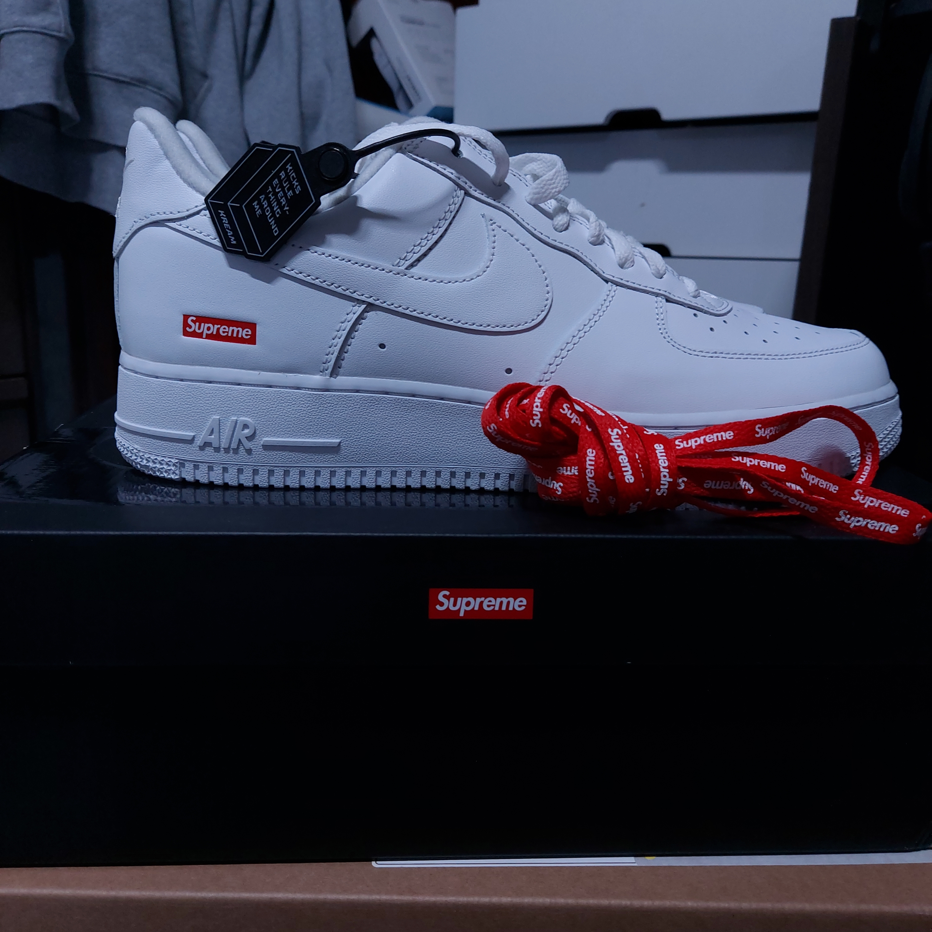 Nike x Supreme Air Force 1 Low White 착용 스타일