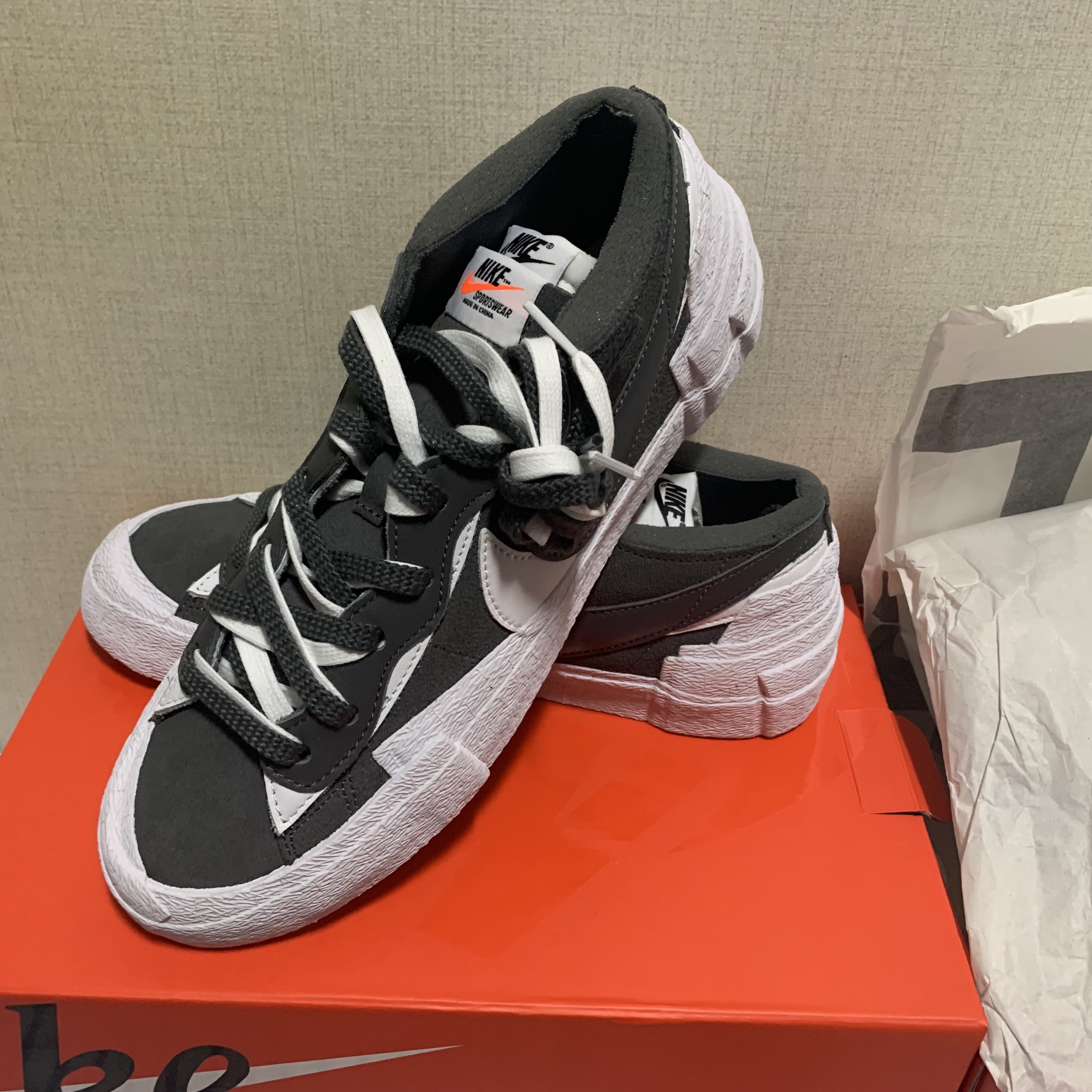 Nike x Sacai Blazer Low Iron Grey 착용 스타일 - 1