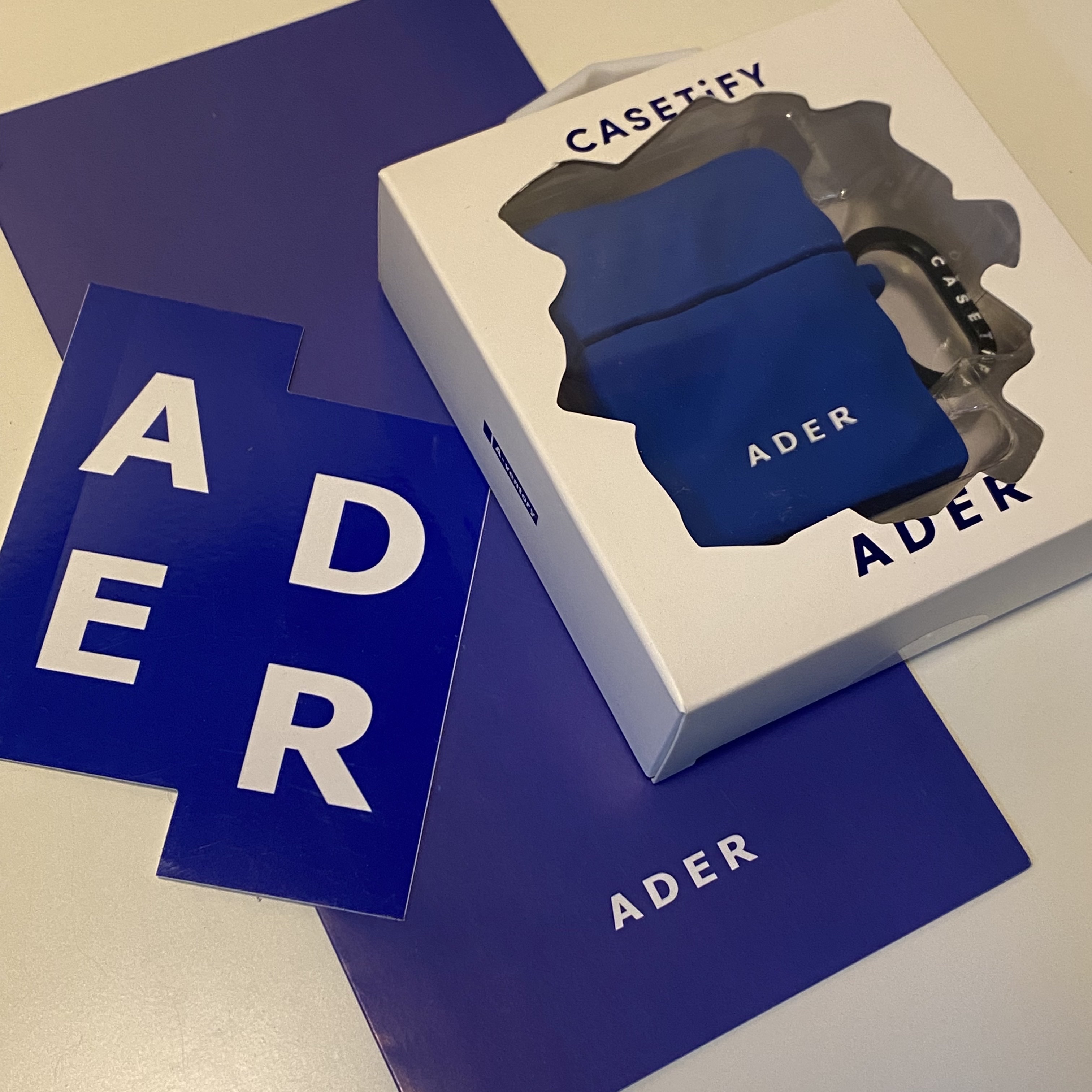 Casetify x Ader Error AirPods Case 착용 스타일 - 4