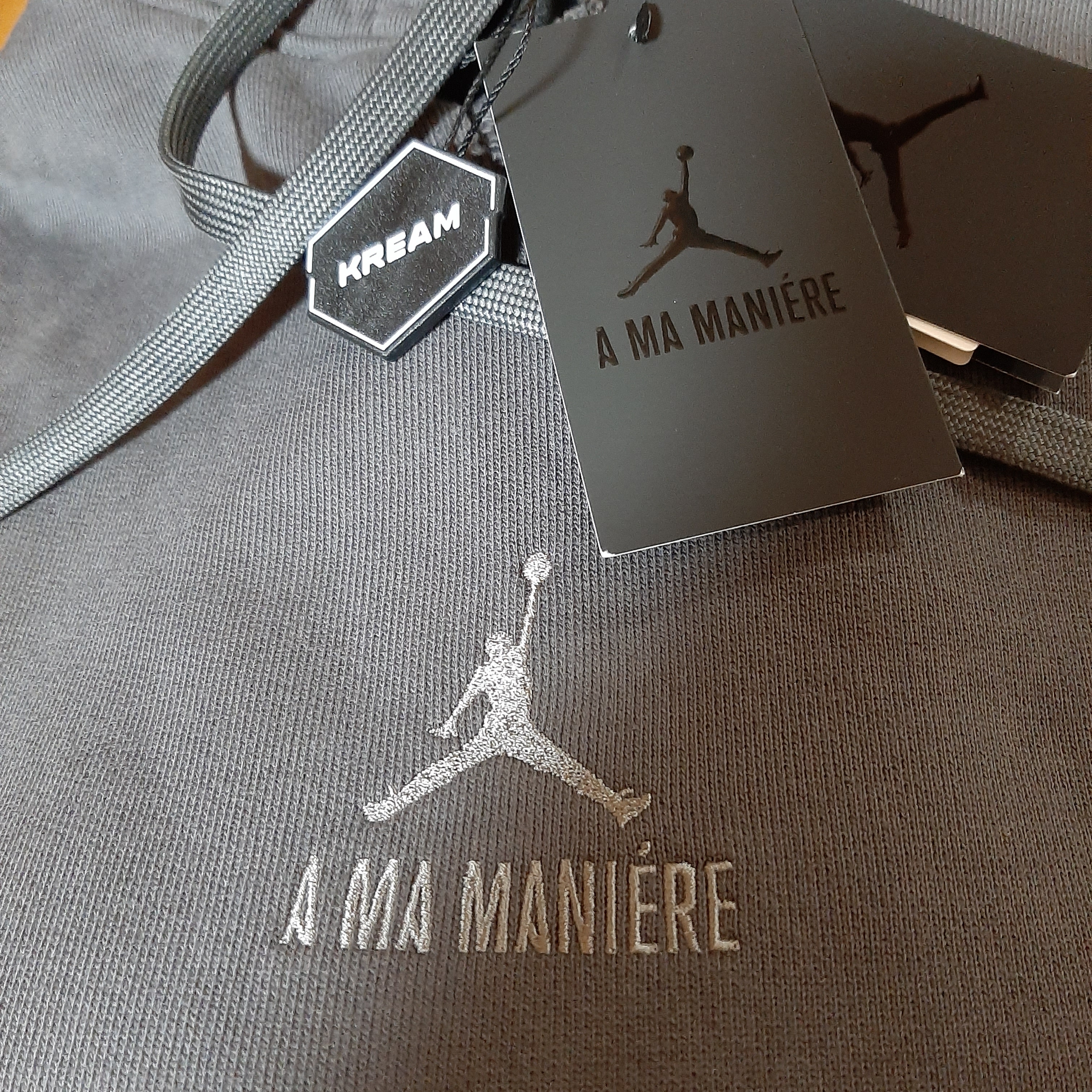 Jordan x A Ma Maniere Fleece Pullover Hoodie Midnight Fog - Asia 착용 스타일 - 2