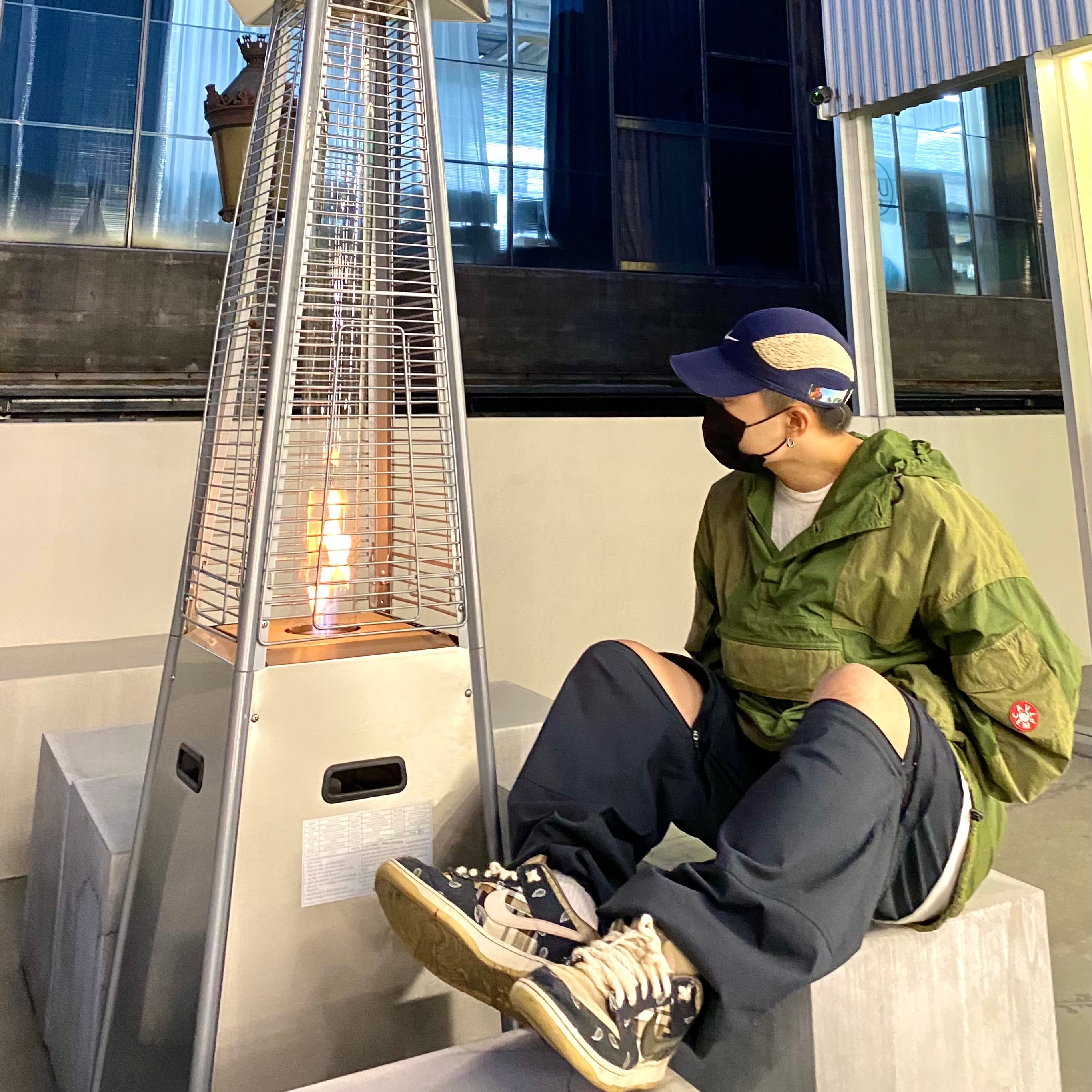 Nike x Travis Scott SB Dunk Low, Nike x Cav Empt Tailwind Running Cap Navy 착용 스타일 - 2