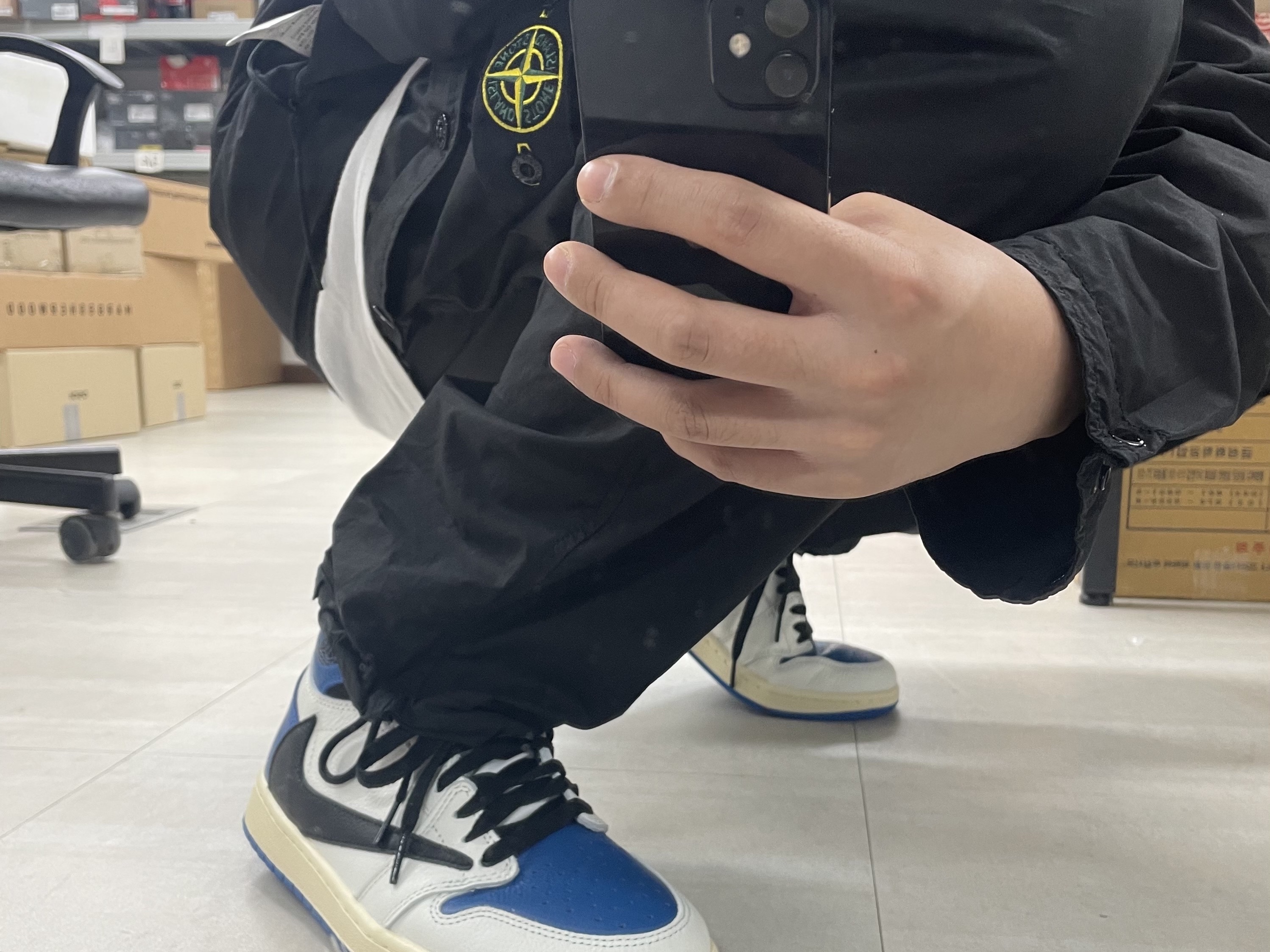 Jordan 1 x Travis Scott x Fragment Retro High OG SP Military Blue 착용 스타일