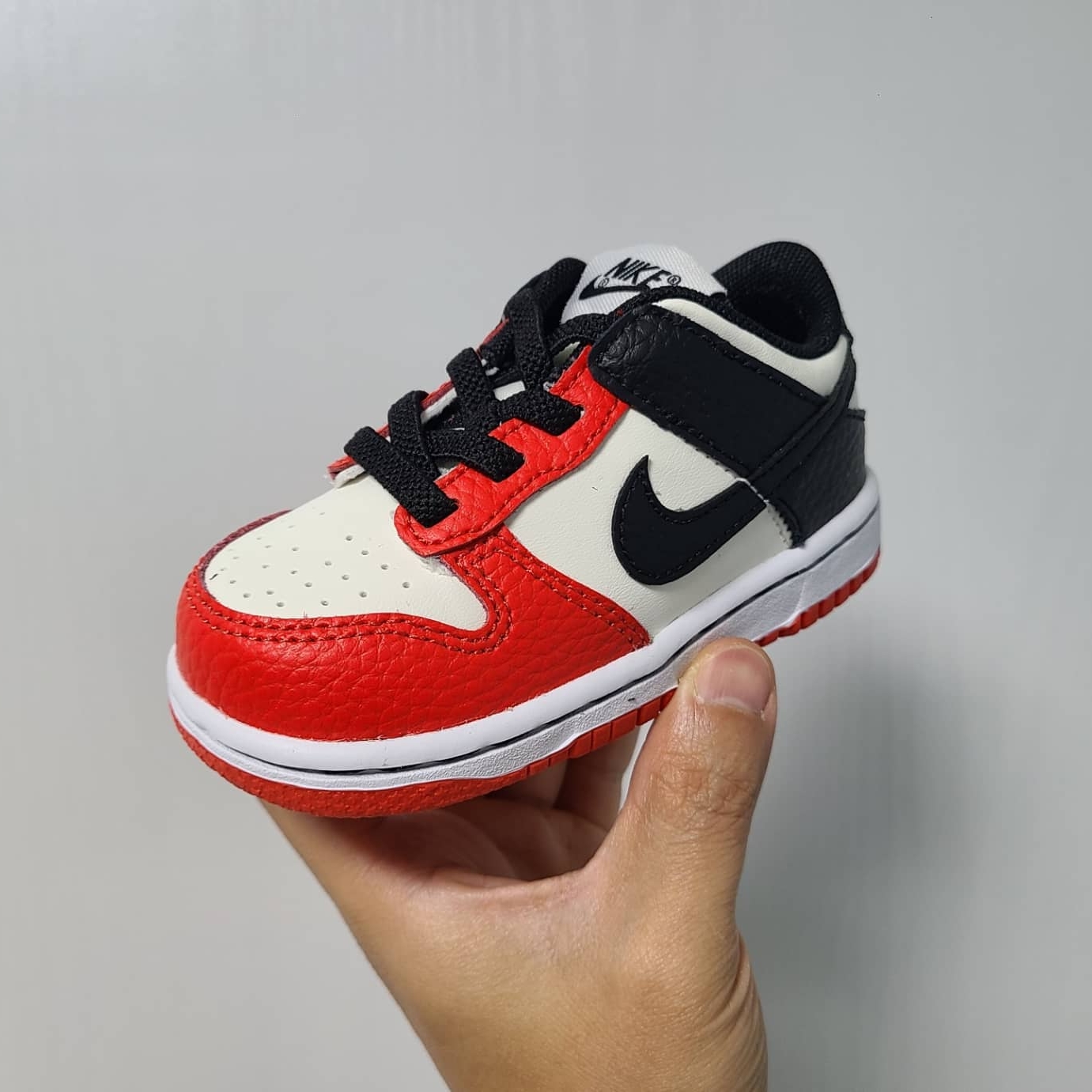(TD) Nike x NBA Dunk Low Black and Chile Red 착용 스타일 - 1