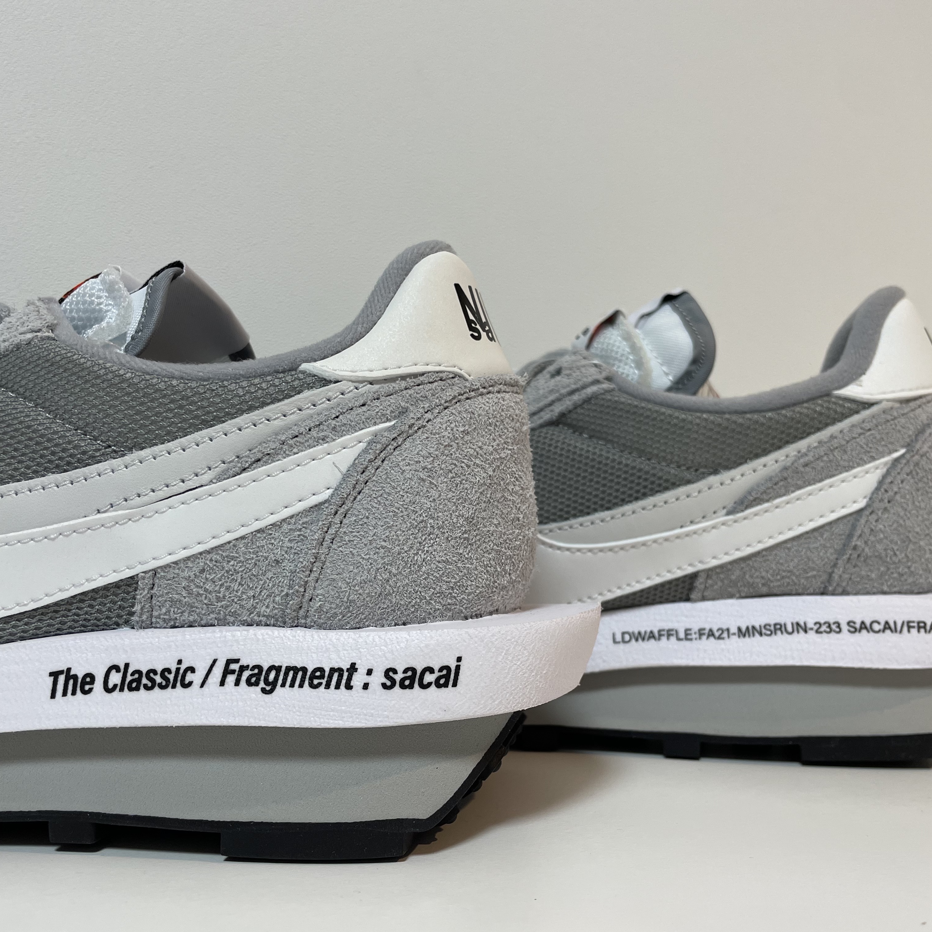 Nike x Sacai x Fragment LDWaffle Light Smoke Grey 착용 스타일 - 3