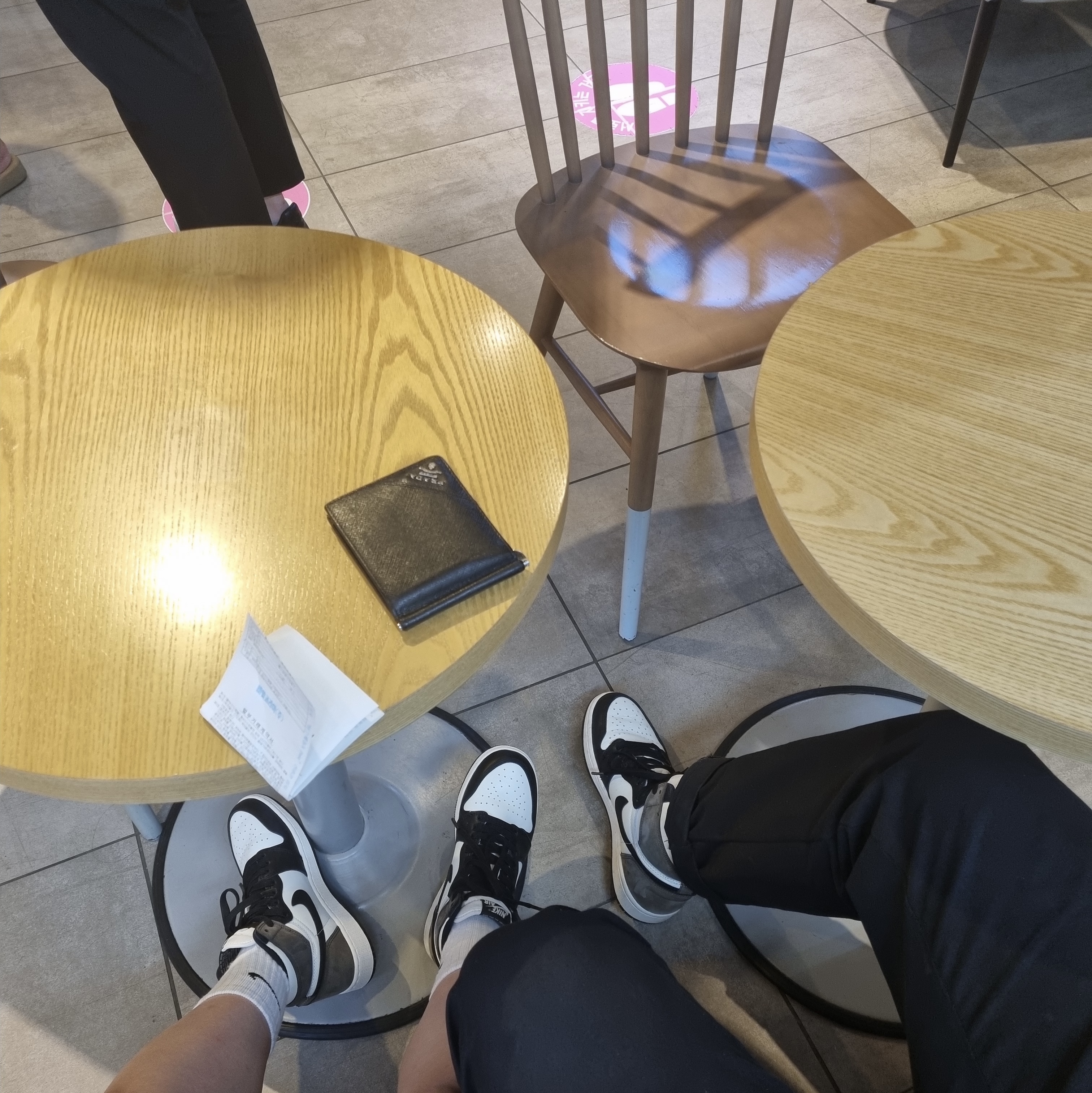 (GS) Jordan 1 Retro High OG Black Mocha, Jordan 1 Retro High OG Black Mocha 착용 스타일