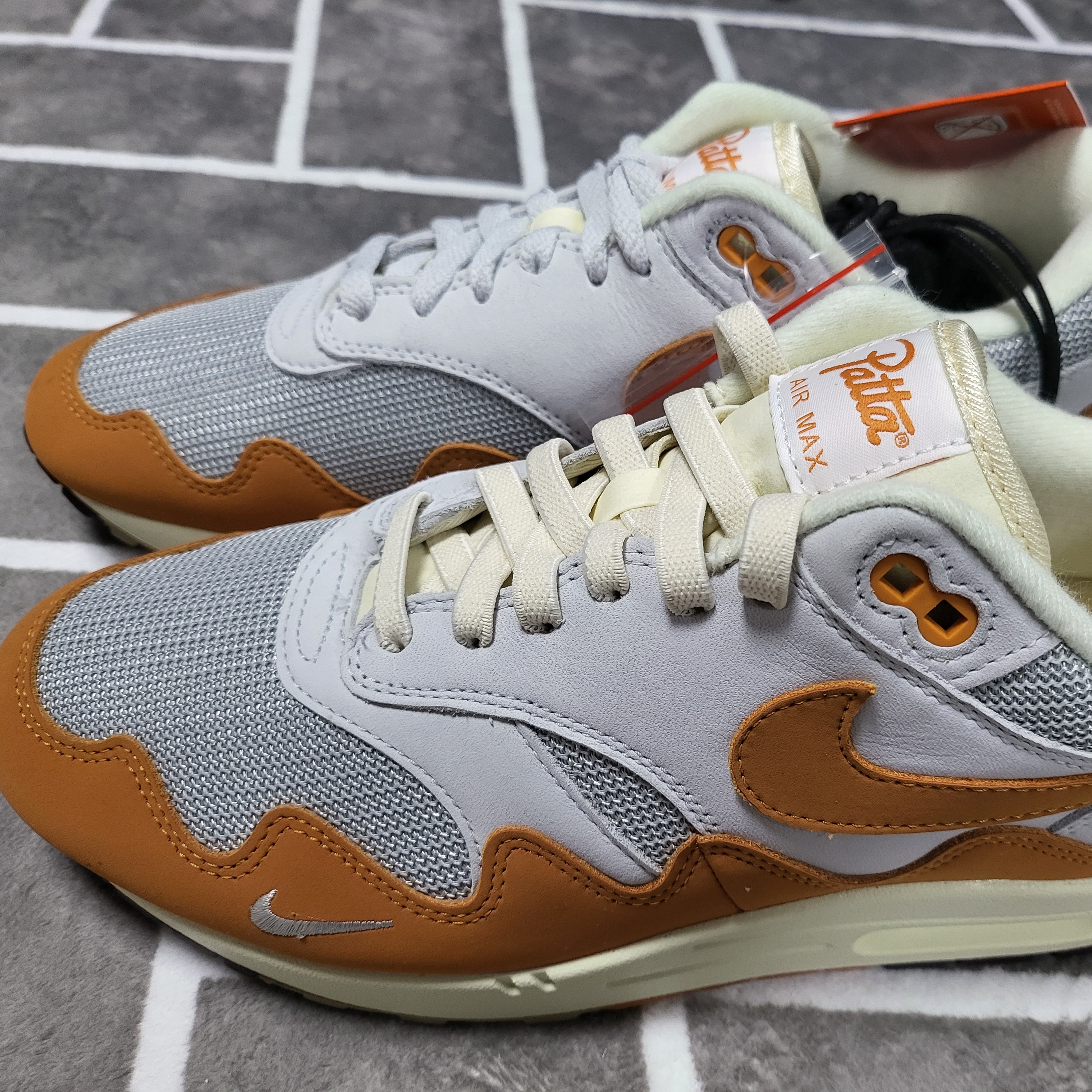 Nike x Patta Air Max 1 Monarch 착용 스타일 - 1