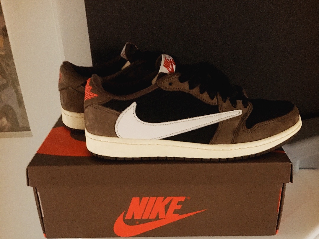 Jordan 1 x Travis Scott x Fragment Retro Low OG SP Military Blue, Jordan 1 x Travis Scott Retro Low OG SP Mocha 착용 스타일 - 3