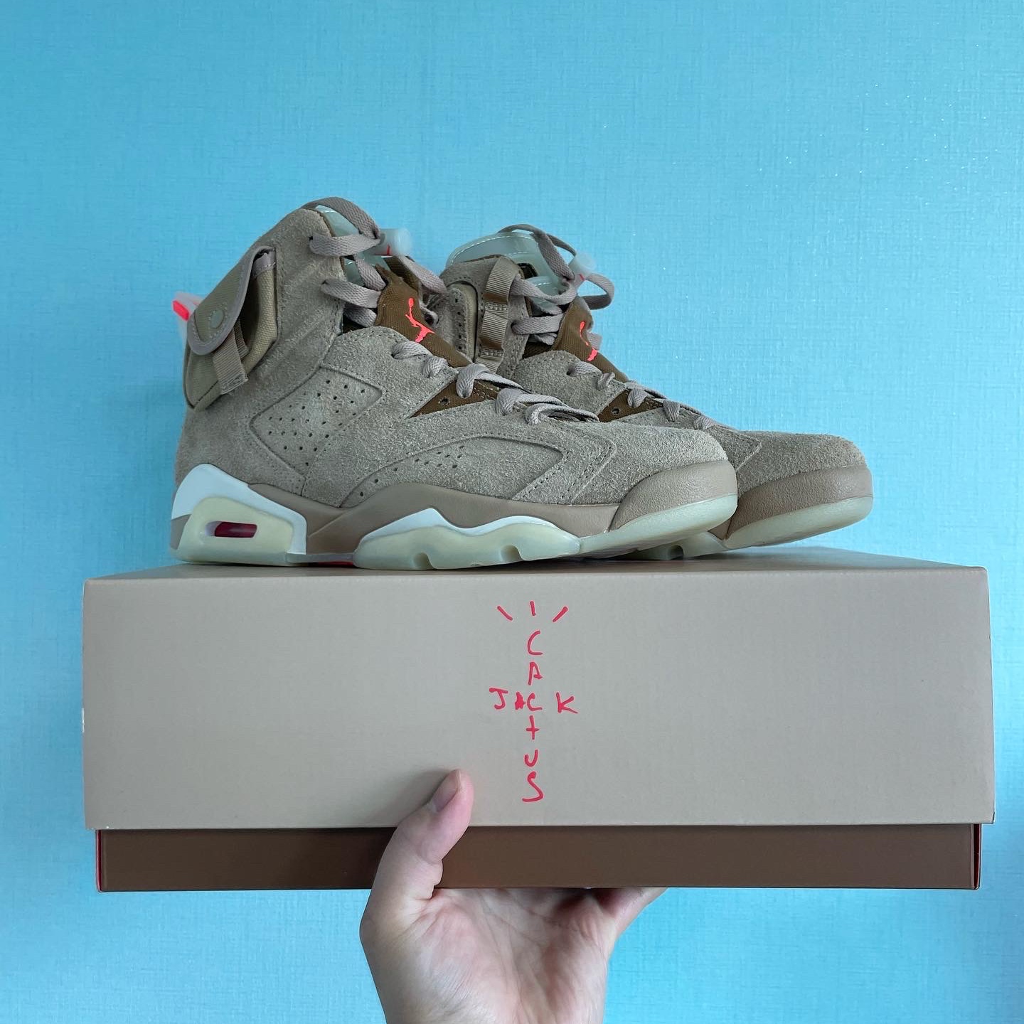 Jordan 6 x Travis Scott Retro SP British Khaki 착용 스타일 - 2