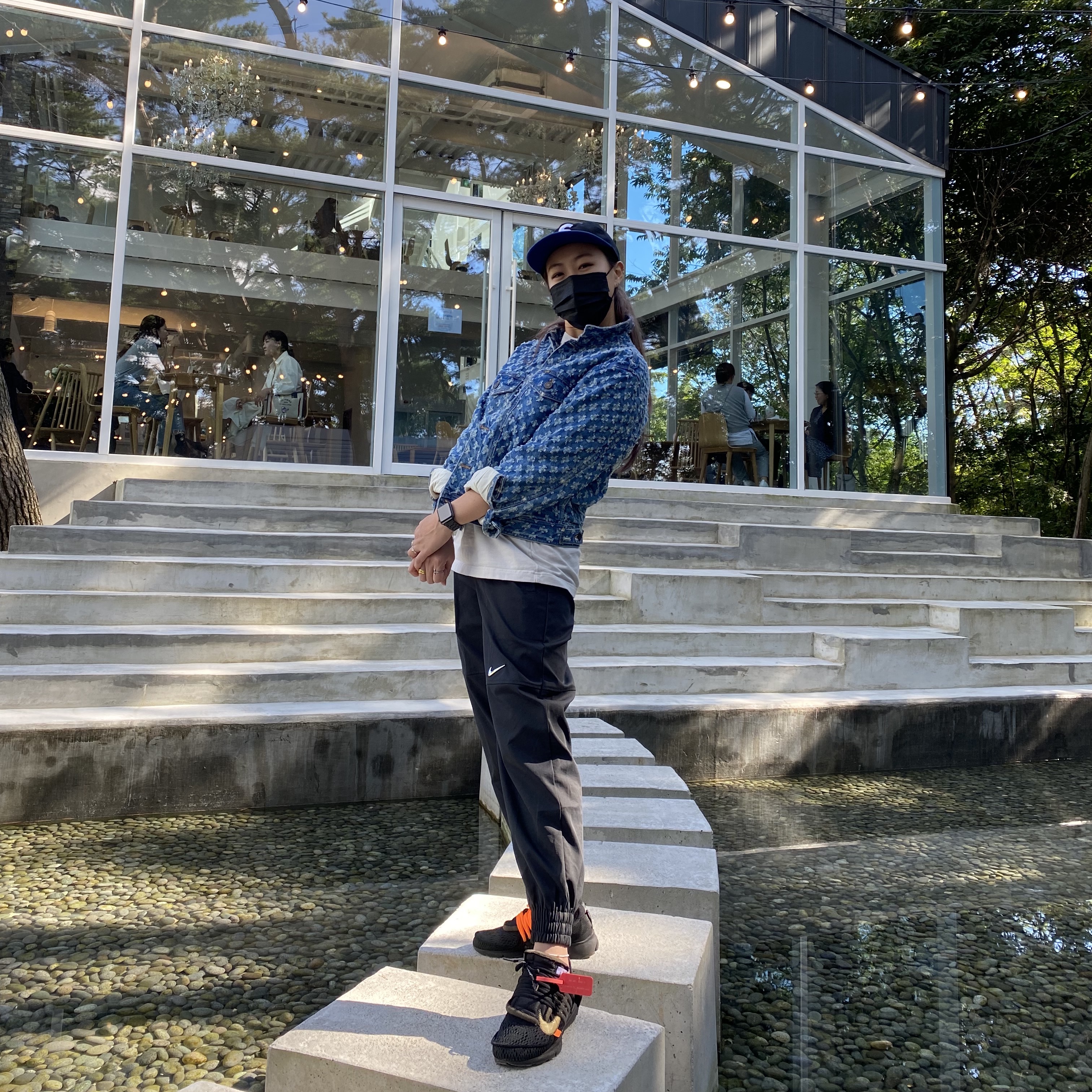 Supreme Hole Punch Denim Trucker Jacket Blue - 20SS, Nike x Off-White Air Presto Black 착용 스타일