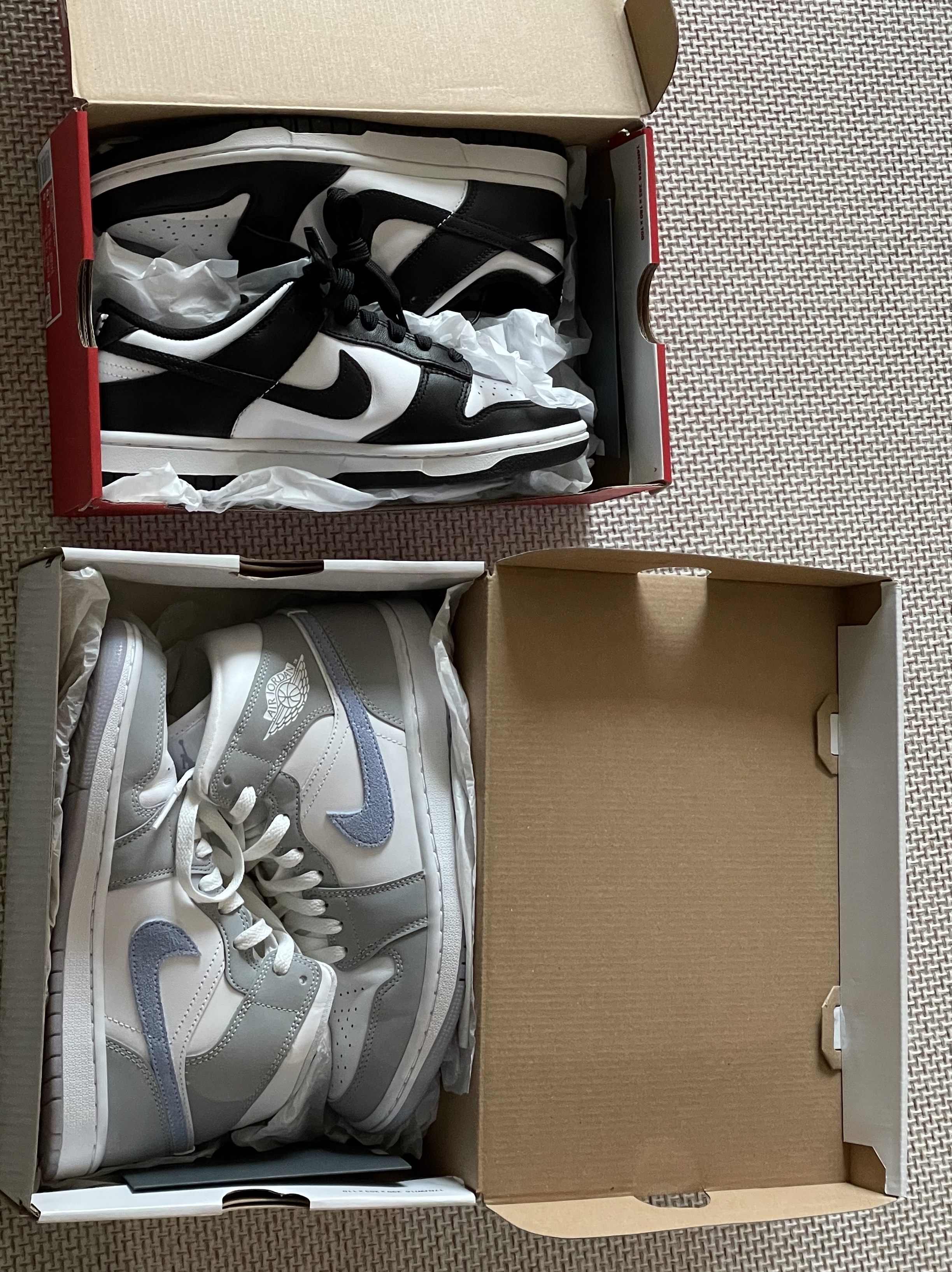 (W) Jordan 1 Mid Wolf Grey, (W) Nike Dunk Low Black 착용 스타일