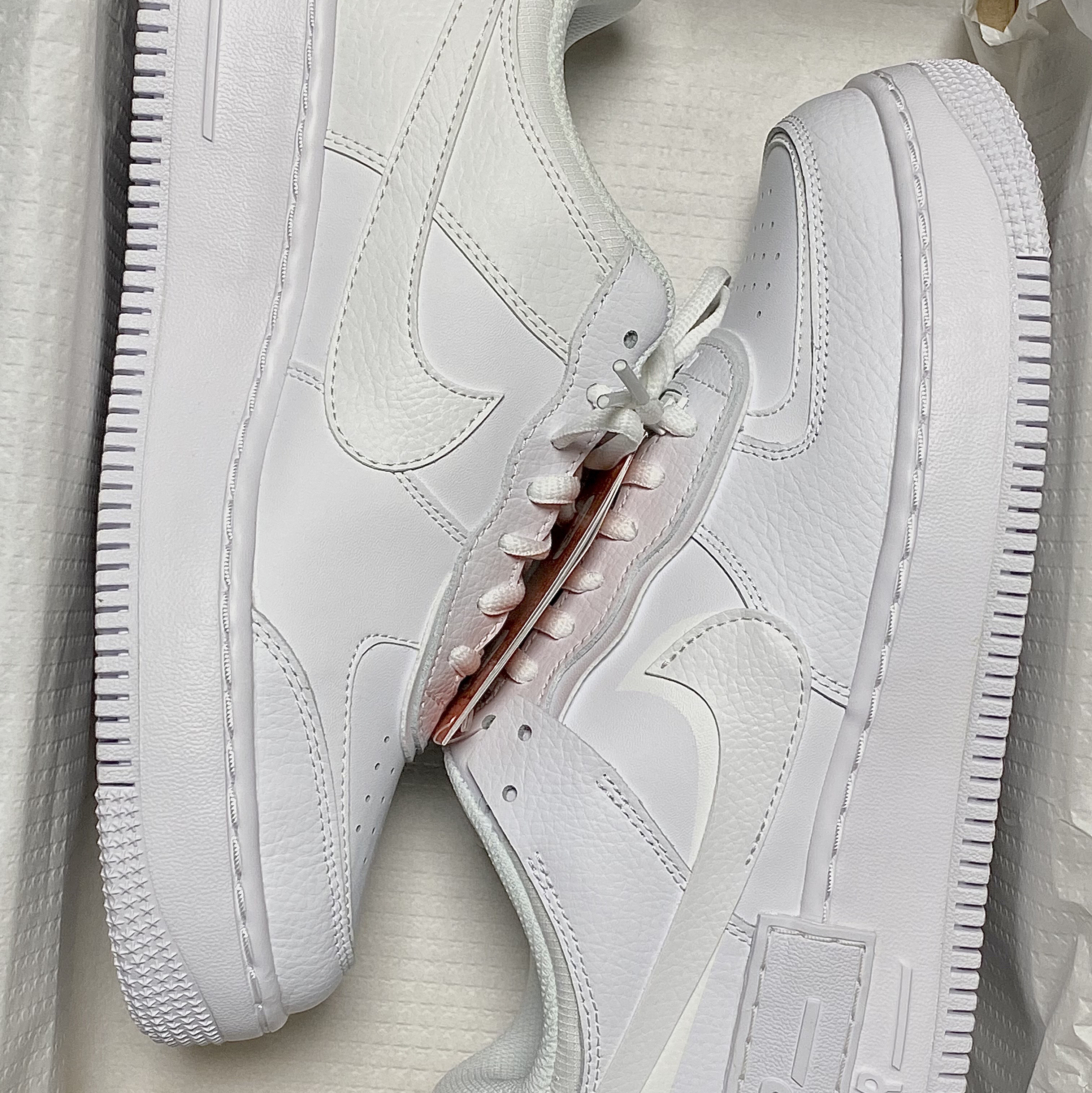 (W) Nike Air Force 1 Shadow Triple White 착용 스타일