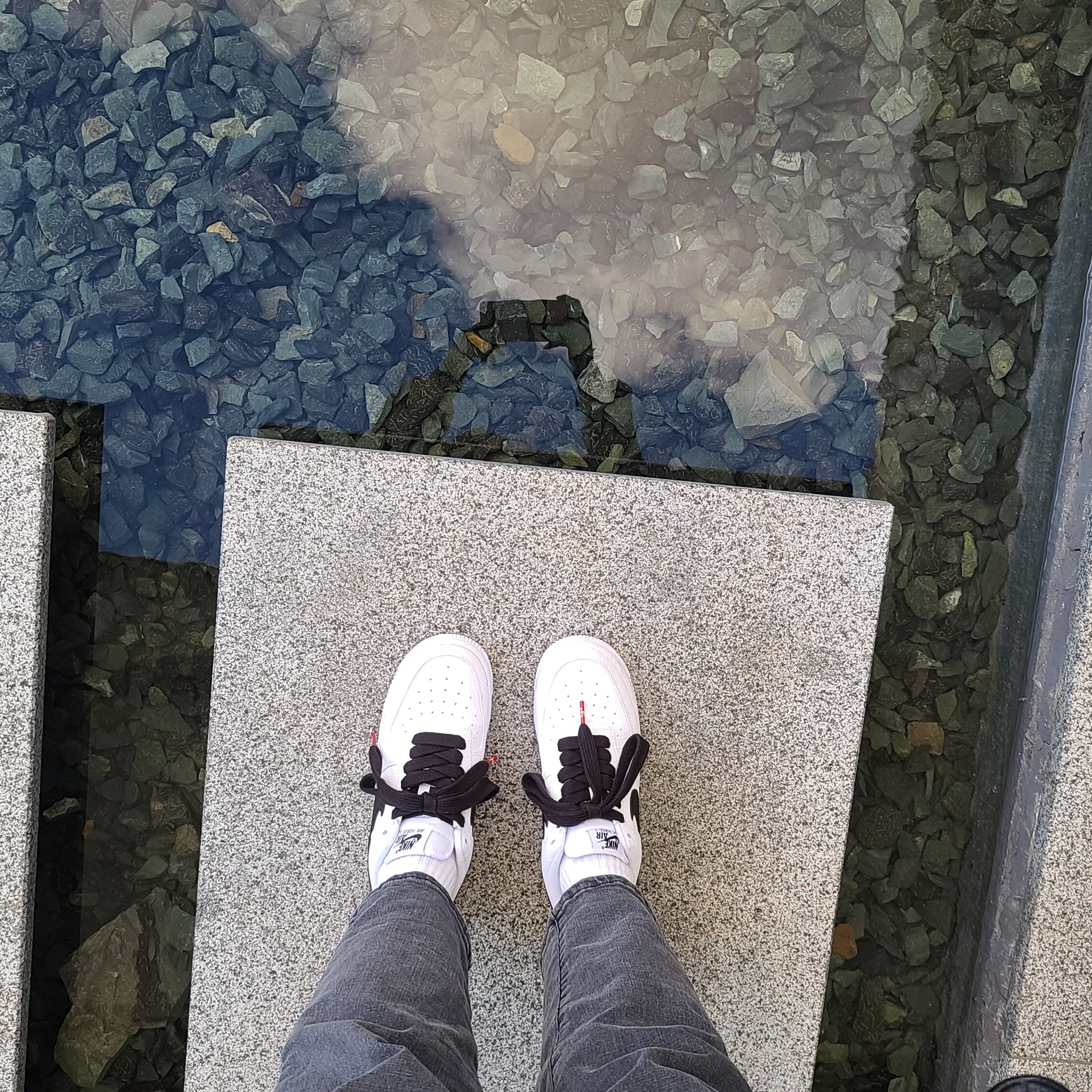 Nike Air Force 1 '07 White Black 착용 스타일 - 1