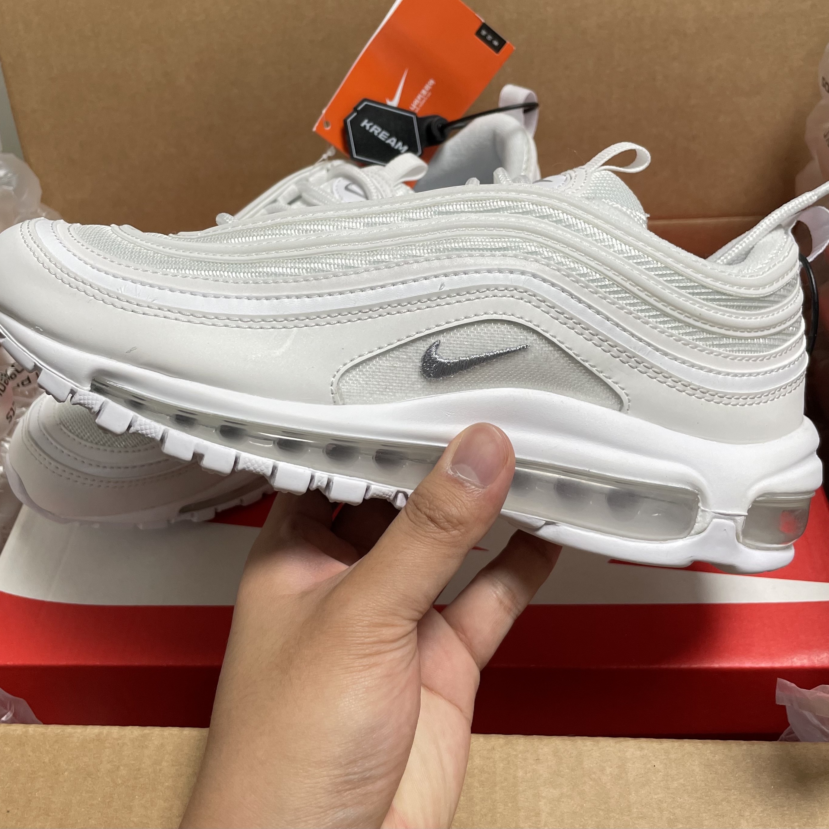 Nike Air Max 97 Triple White Wolf Grey 착용 스타일 - 1