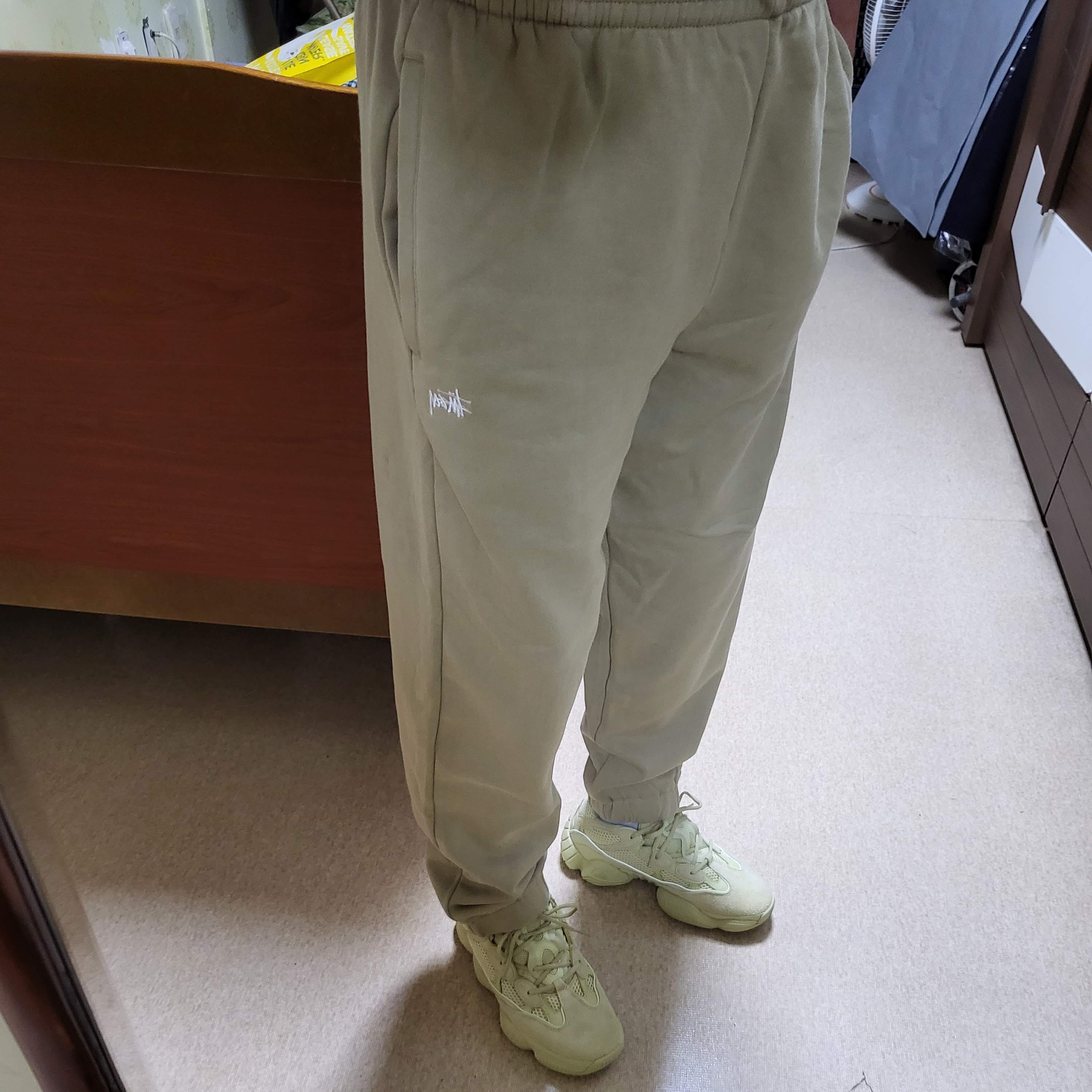 Adidas Yeezy 500 Super Moon Yellow 착용 스타일 - 4